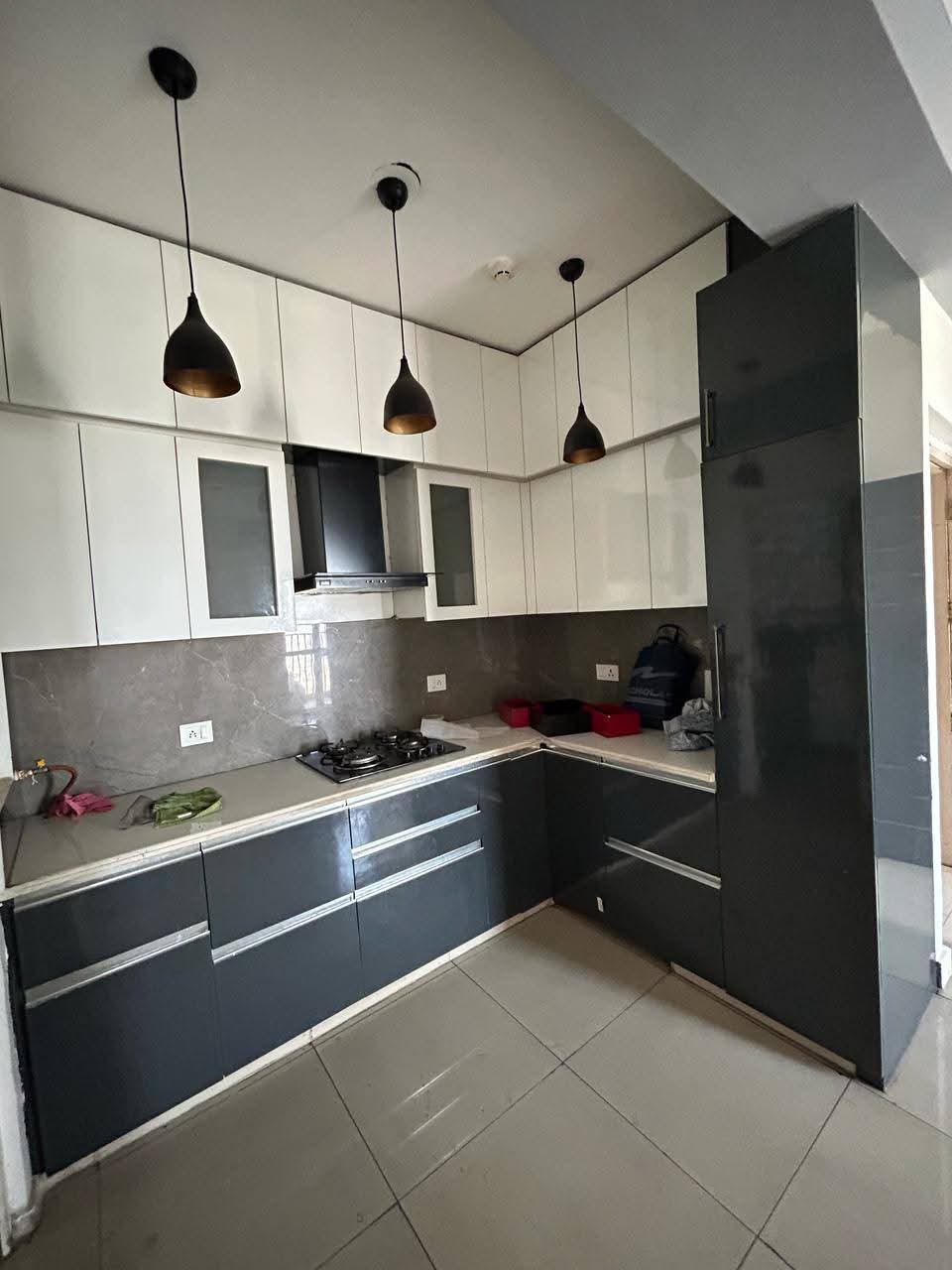 Panchsheel Greens 1 : 2 BHK Semi Furnished Flat for rent in Sector 16B, Noida Extension