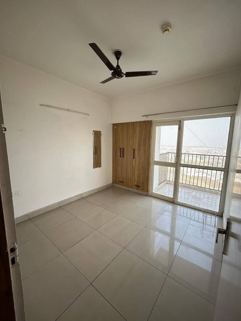 Panchsheel Greens 1 : 2 BHK Semi Furnished Flat for rent in Sector 16B, Noida Extension