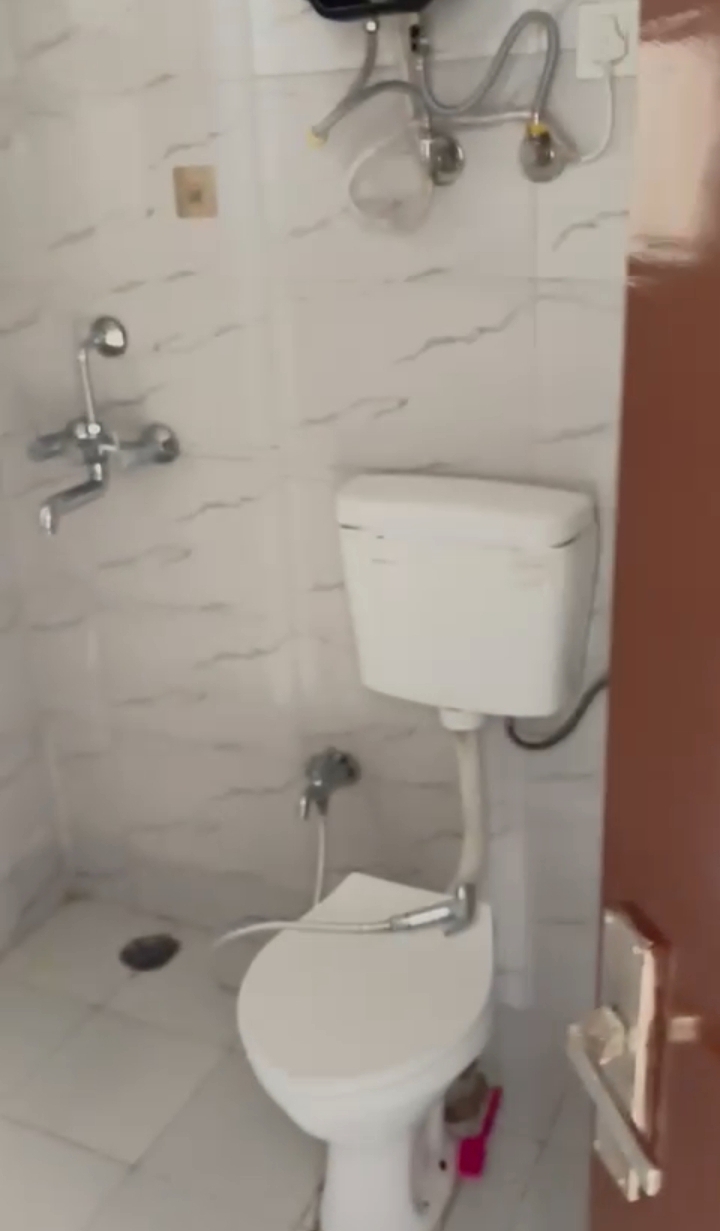 Panchsheel Greens 1 : 2BHK Semi Furnished Flat For Rent in Sector 16B, Noida Extension