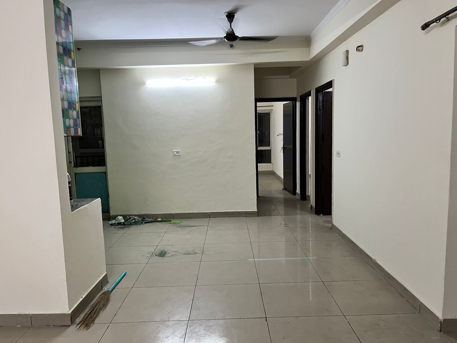 Panchsheel Greens 1 : 3 BHK Semi Furnished Flat For Rent in Sector 16B, Noida Extension