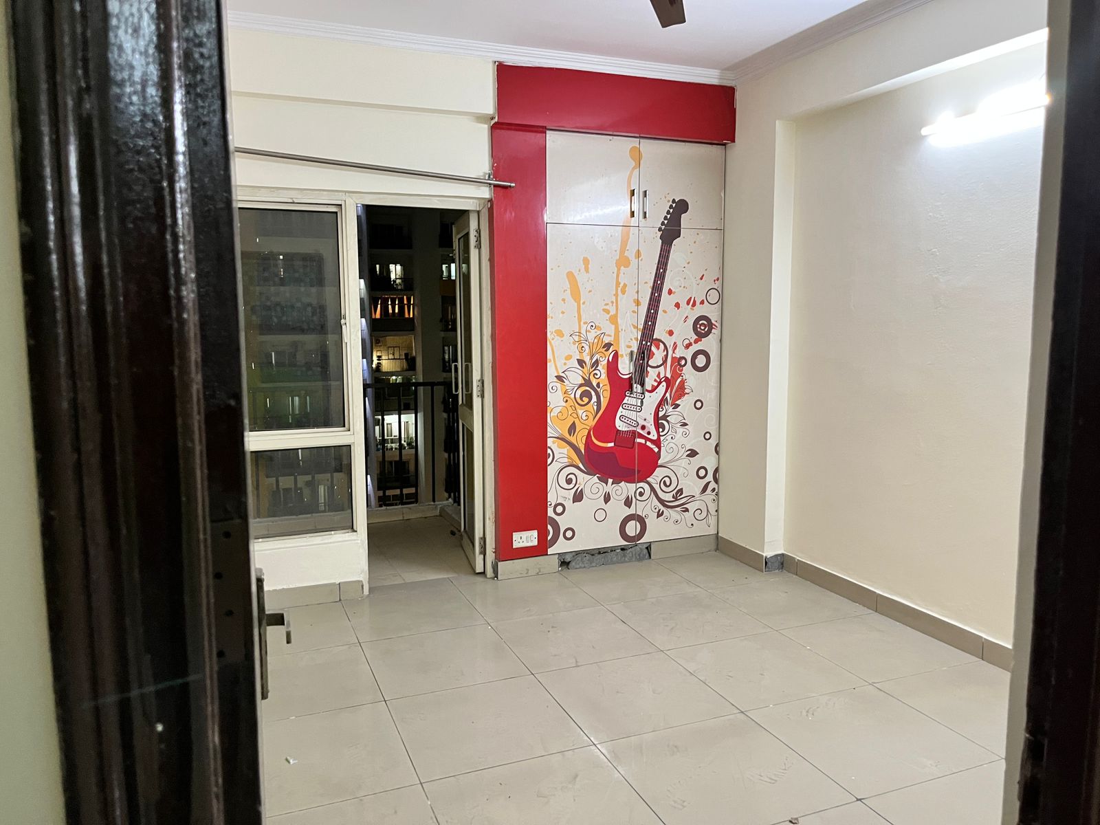 Panchsheel Greens 1 : 3 BHK Semi Furnished Flat For Rent in Sector 16B, Noida Extension