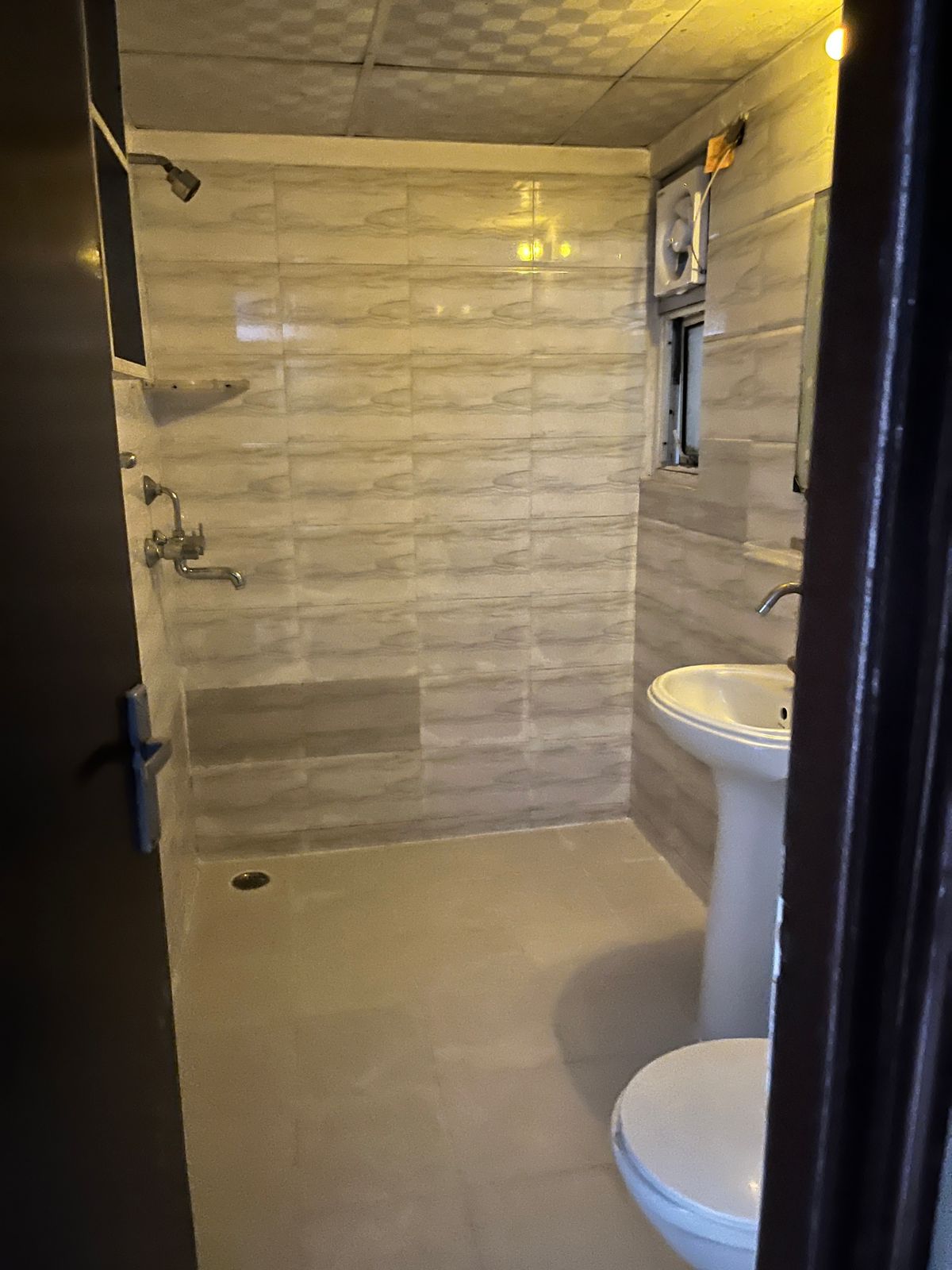 Panchsheel Greens 1 : 3 BHK Semi Furnished Flat For Rent in Sector 16B, Noida Extension