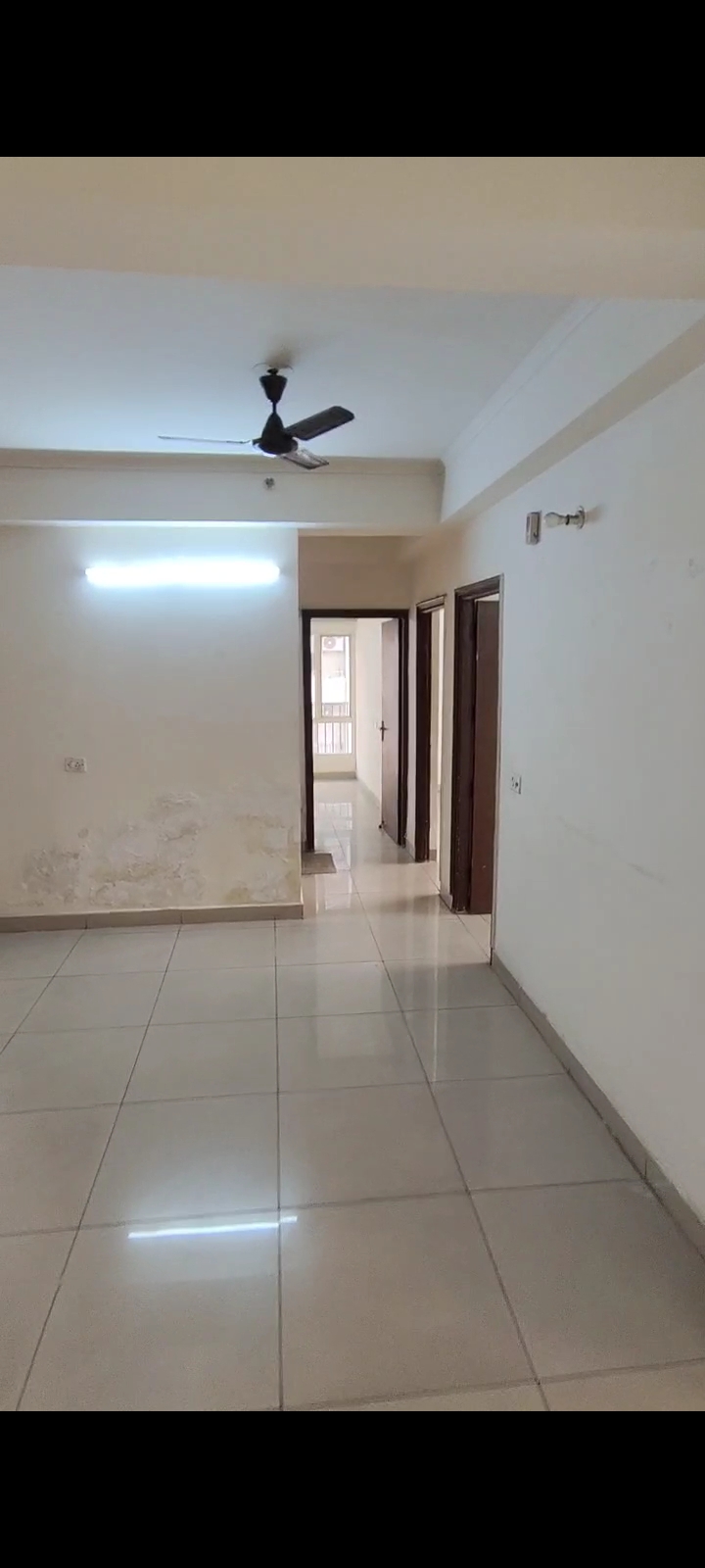 Panchsheel Greens 1 : 3BHK Semi Furnished Flat For Rent in Sector 16B, Noida Extension