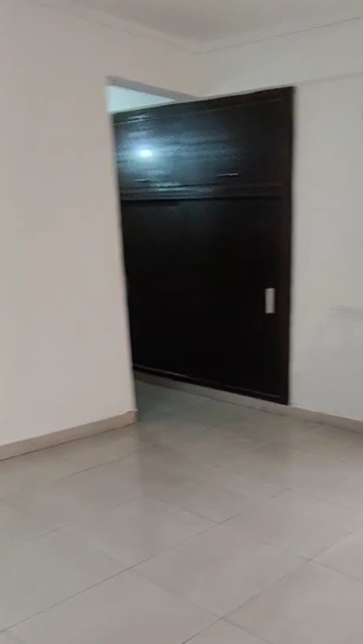 Panchsheel Greens 1 : 3BHK Semi Furnished Flat For Rent in Sector 16B, Noida Extension