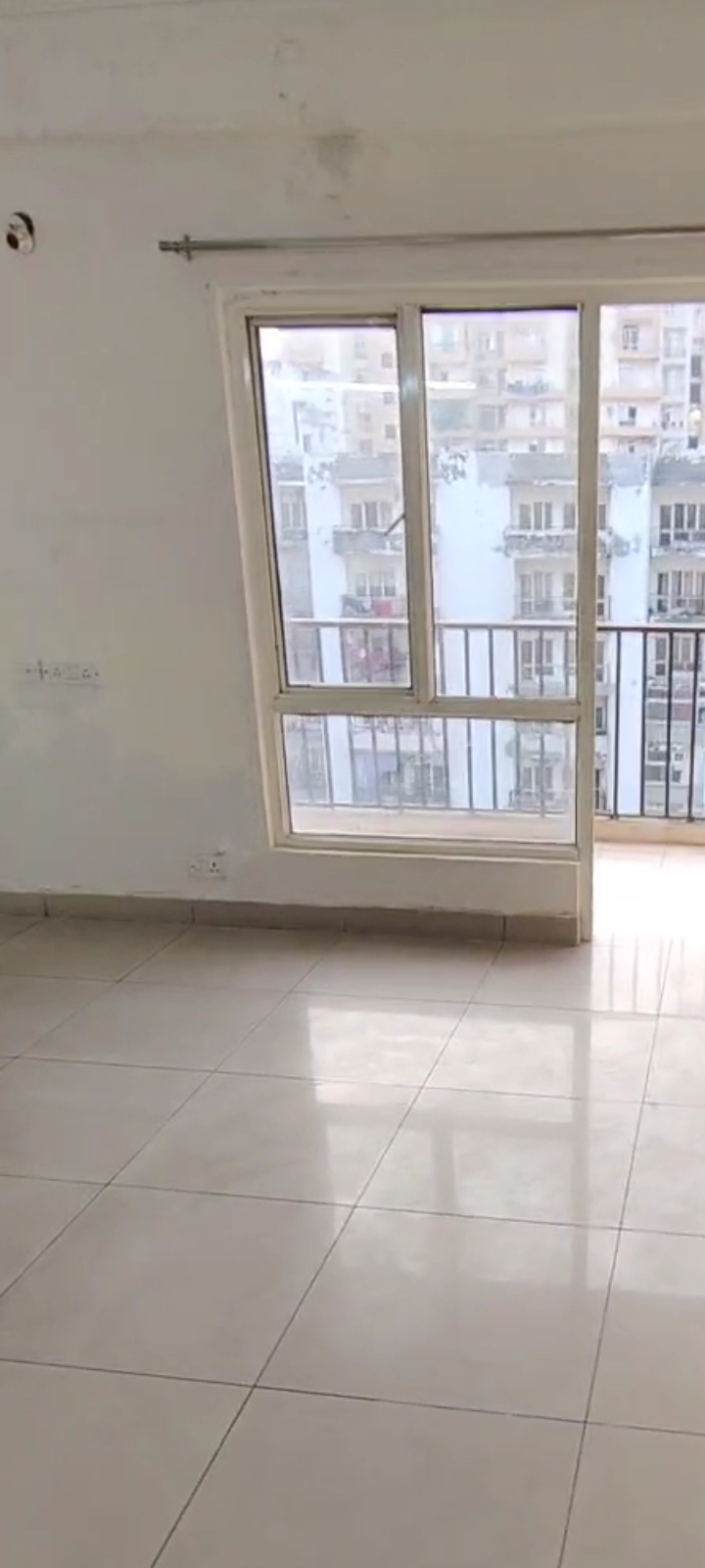 Panchsheel Greens 1 : 3BHK Semi Furnished Flat For Rent in Sector 16B, Noida Extension