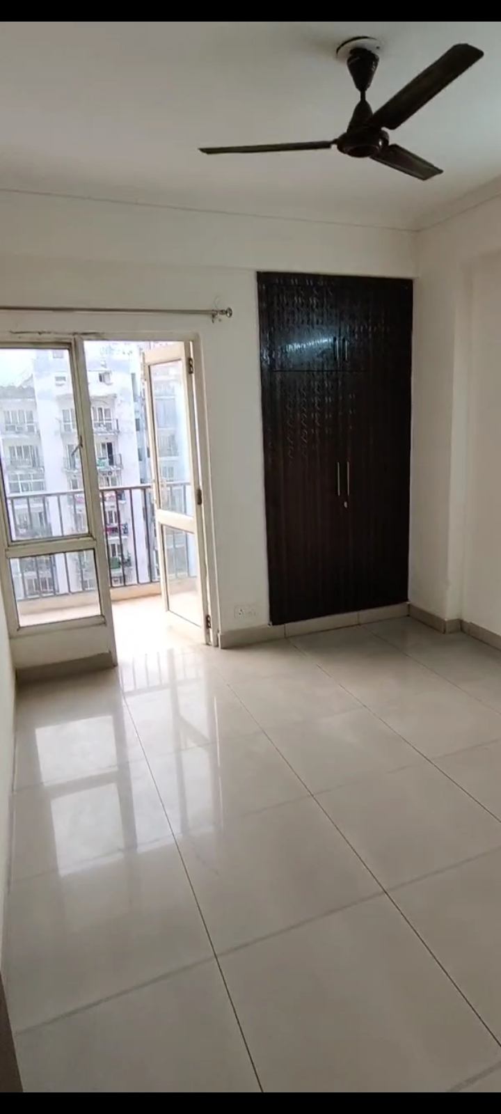 Panchsheel Greens 1 : 3BHK Semi Furnished Flat For Rent in Sector 16B, Noida Extension