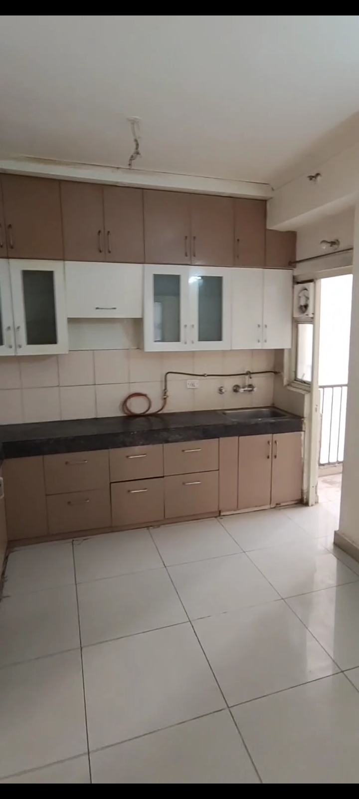 Panchsheel Greens 1 : 3BHK Semi Furnished Flat For Rent in Sector 16B, Noida Extension 