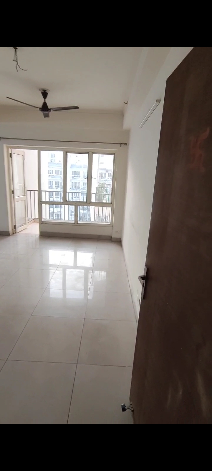 Panchsheel Greens 1 : 3BHK Semi Furnished Flat For Rent in Sector 16B, Noida Extension