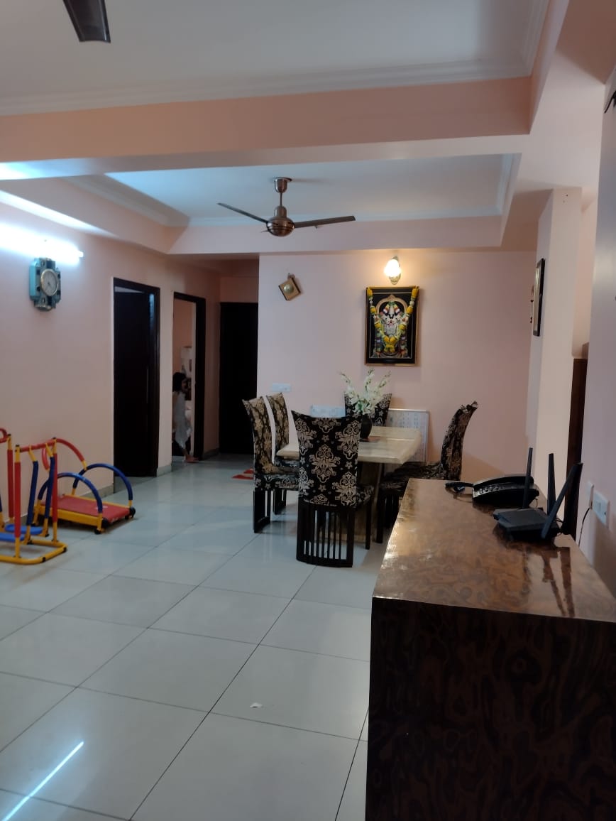 Panchsheel Greens 1 : 4BHK Semi Furnished Flat For Sell in Sector 16B, Noida Extension