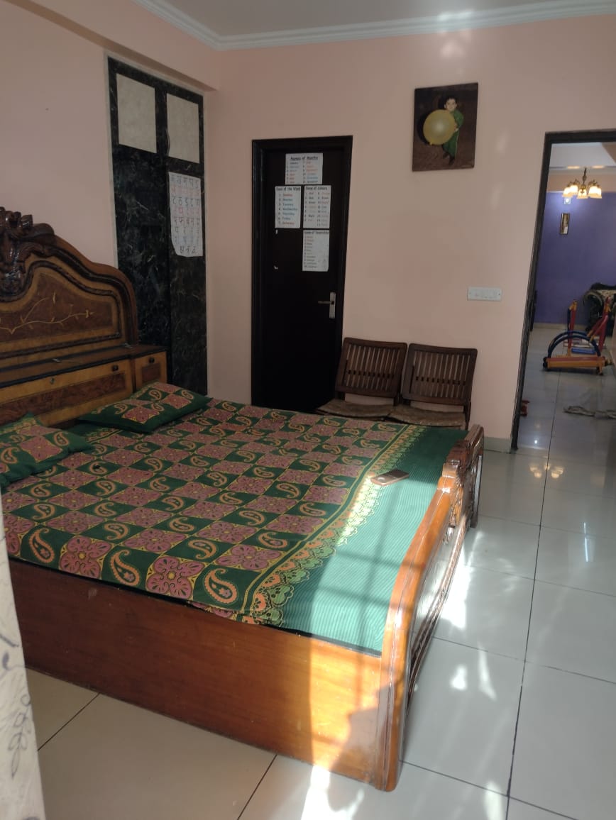 Panchsheel Greens 1 : 4BHK Semi Furnished Flat For Sell in Sector 16B, Noida Extension