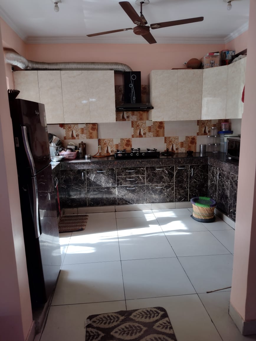 Panchsheel Greens 1 : 4BHK Semi Furnished Flat For Sell in Sector 16B, Noida Extension