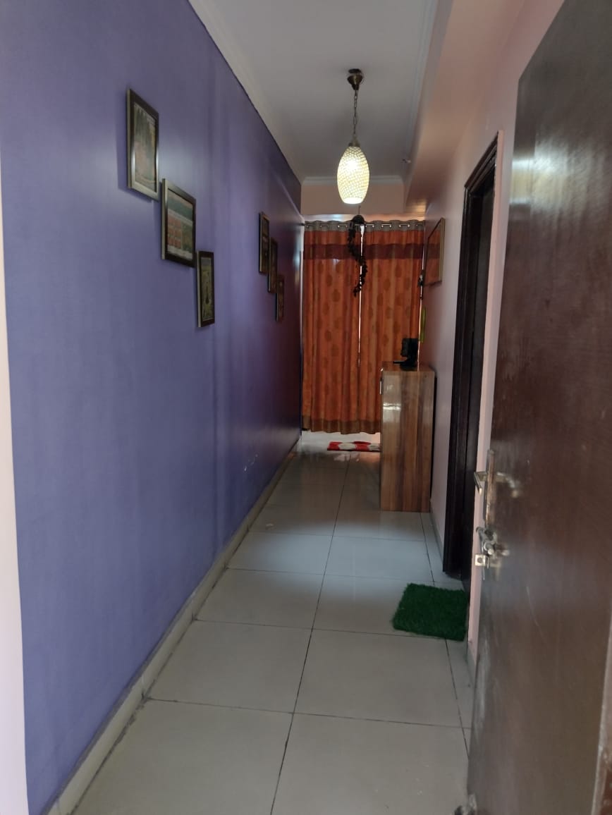 Panchsheel Greens 1 : 4BHK Semi Furnished Flat For Sell in Sector 16B, Noida Extension