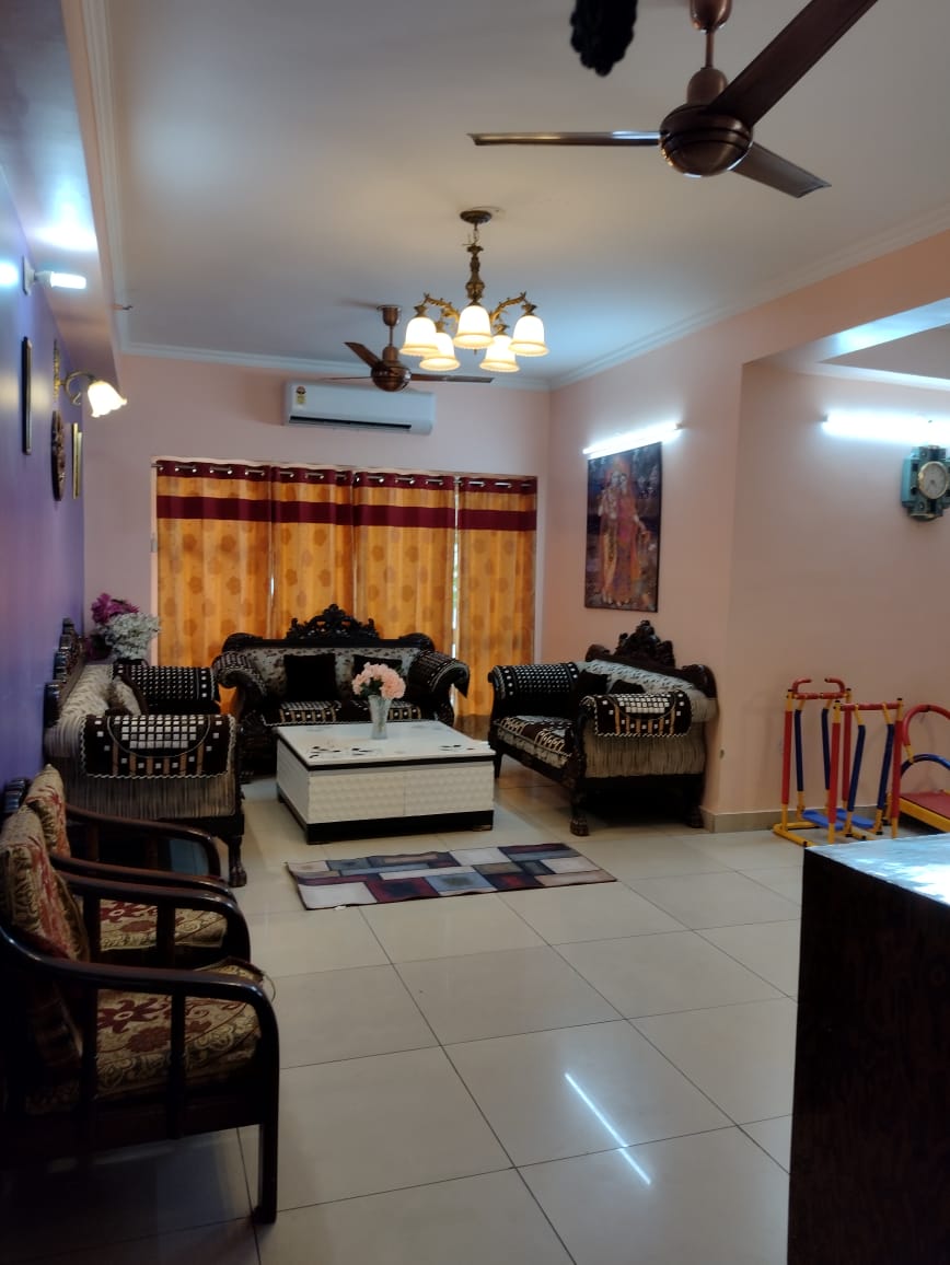 Panchsheel Greens 1 : 4BHK Semi Furnished Flat For Sell in Sector 16B, Noida Extension