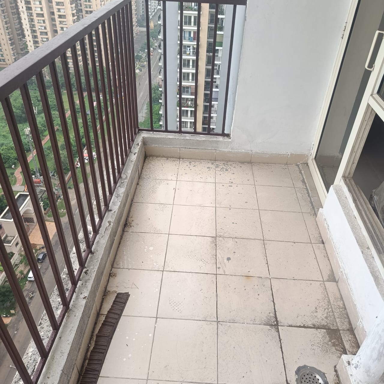 Panchsheel Greens 2: 2 BHK Flat for sale in Sector 16B, Greater Noida West