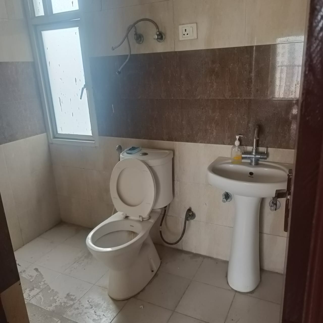 Panchsheel Greens 2: 2 BHK Flat for sale in Sector 16B, Greater Noida West