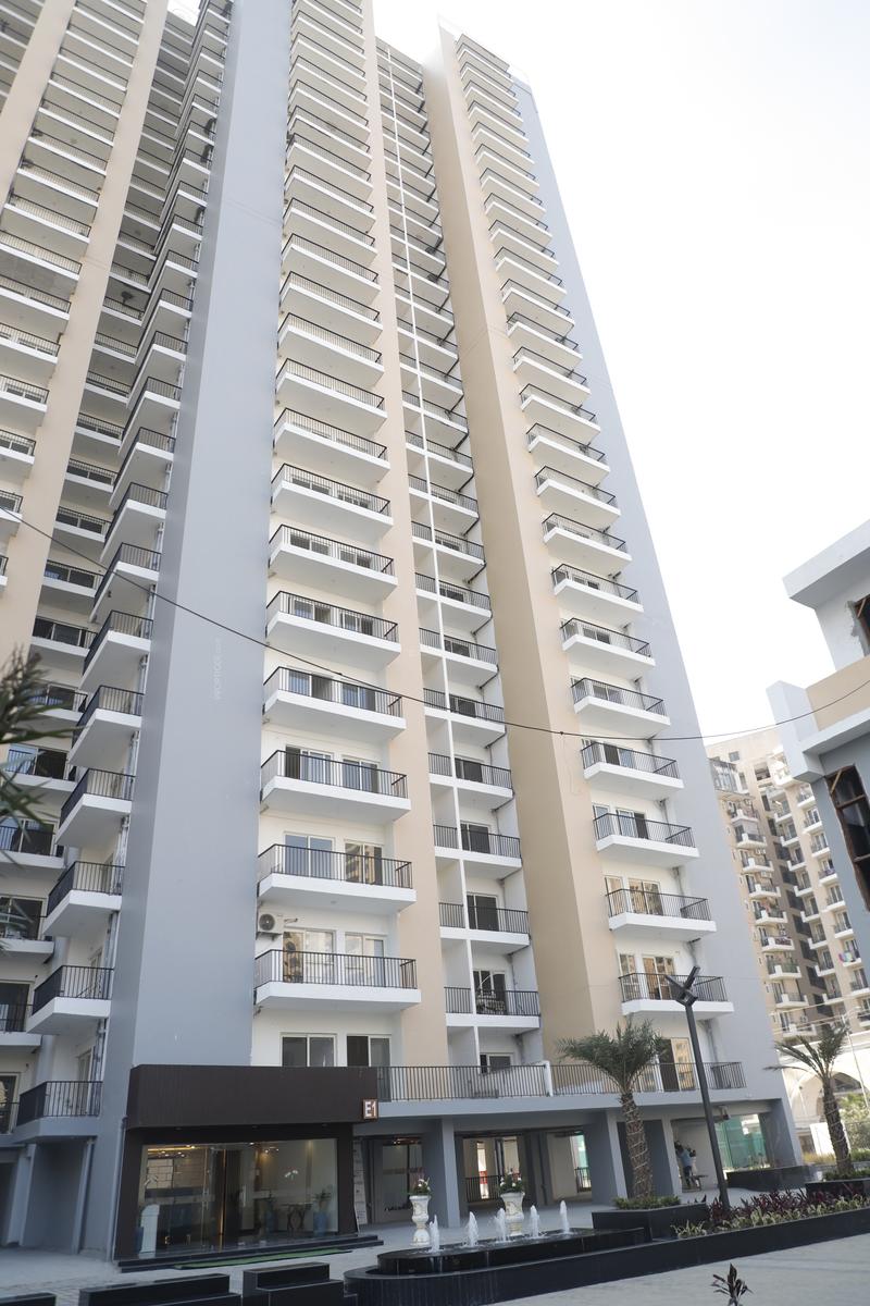 Panchsheel Greens 2 : 2 BHK Flat for sale in Sector 16B, Noida Extension