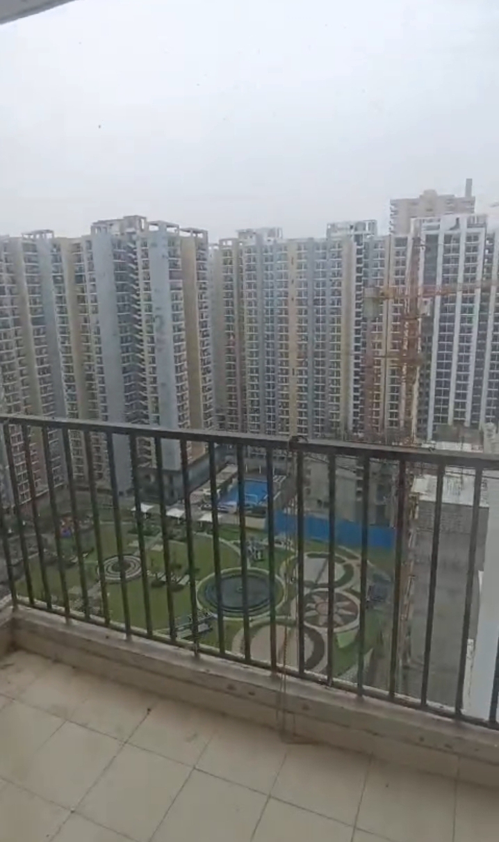 Panchsheel Greens 2 : 2 BHK Fully Furnished Flat For Rent in Sector 16B, Noida Extension