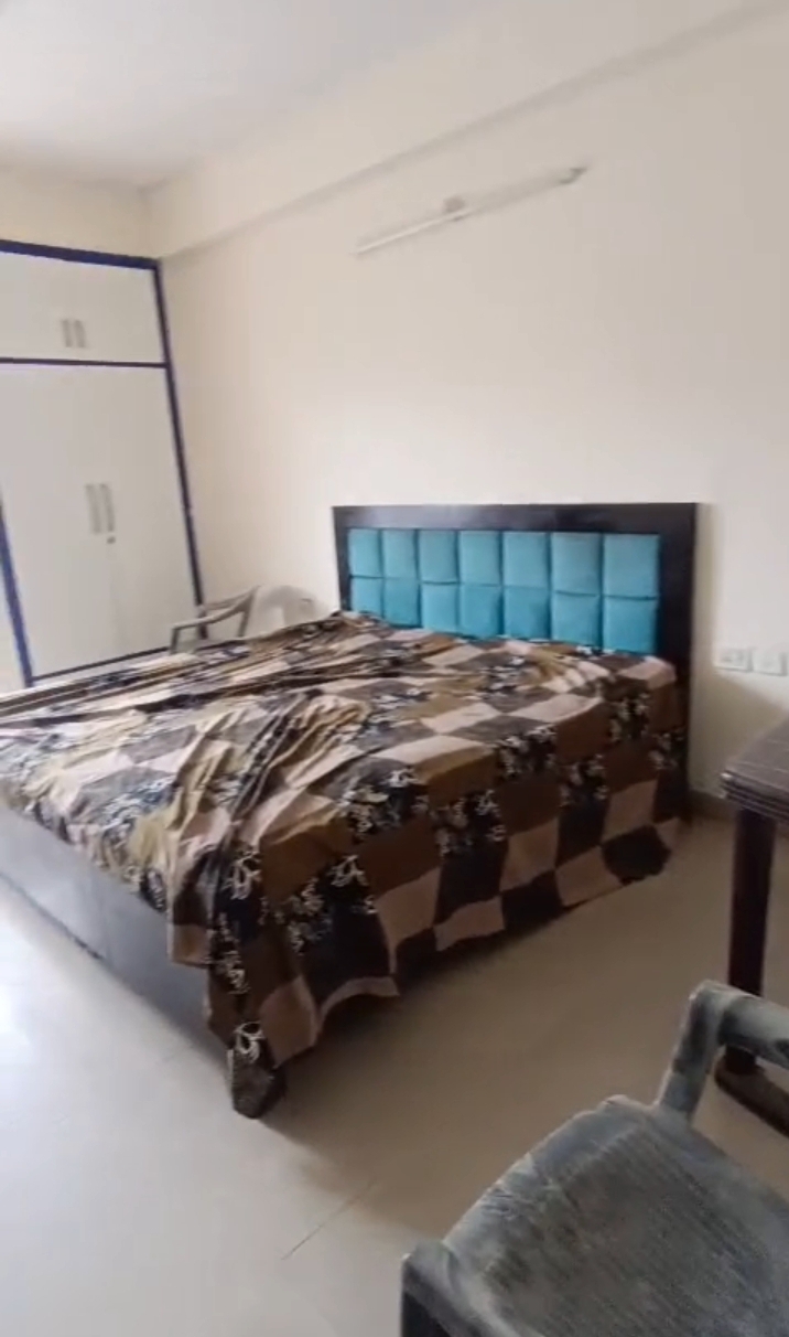 Panchsheel Greens 2 : 2 BHK Fully Furnished Flat For Rent in Sector 16B, Noida Extension