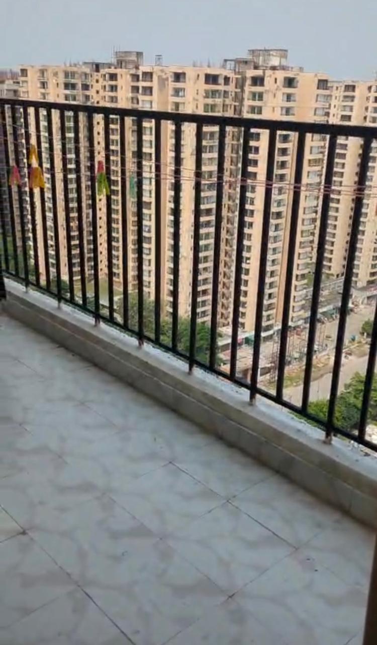 Panchsheel Greens 2 : 2BHK Semi Furnished Flat For Rent in Sector 16B, Noida Extension