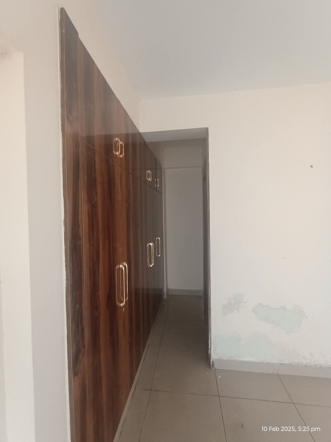 Panchsheel Greens 2 : 4 BHK Semi-Furnished Flat for rent in Sector 16B, Noida Extension