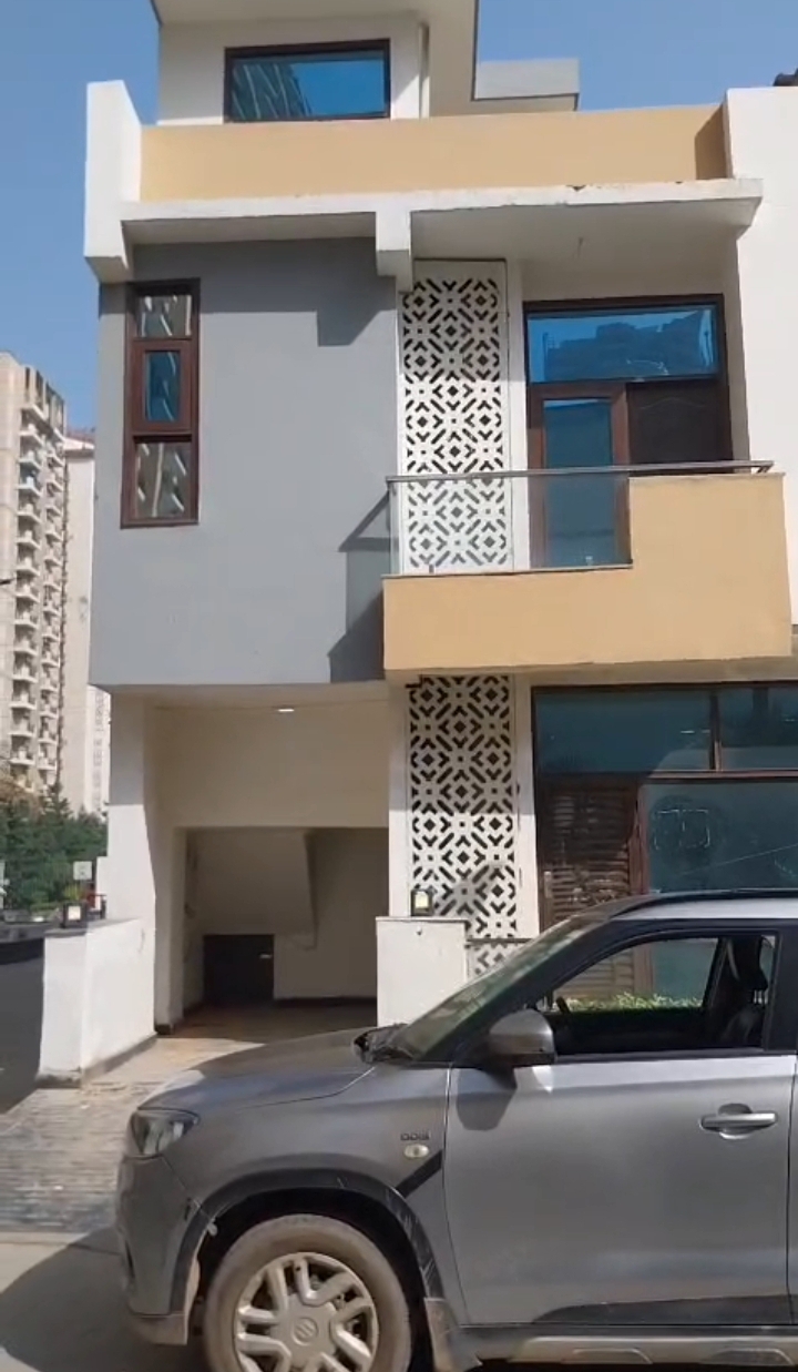 Panchsheel Greens 2 : 4 BHK Semi Furnished House For Rent in Sector 16B, Noida Extension 