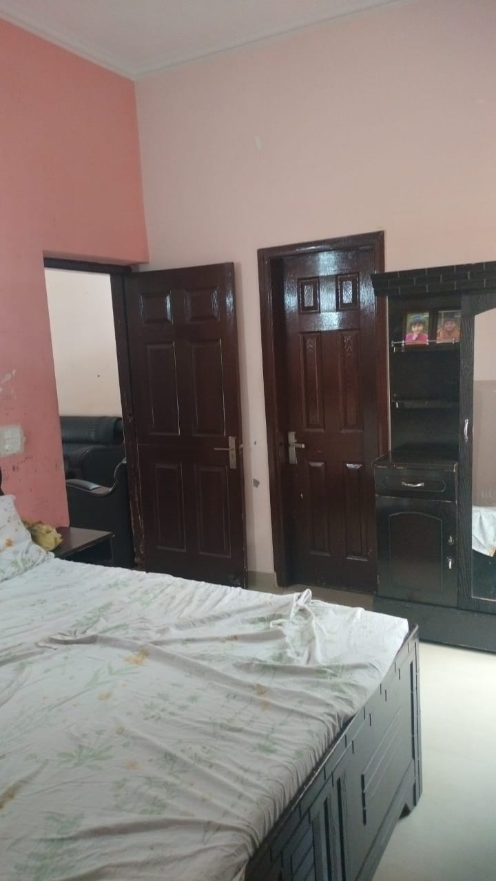 Paramount Golf Foreste : 3 BHK Villa for rent in Sector Zeta 1, Greater Noida