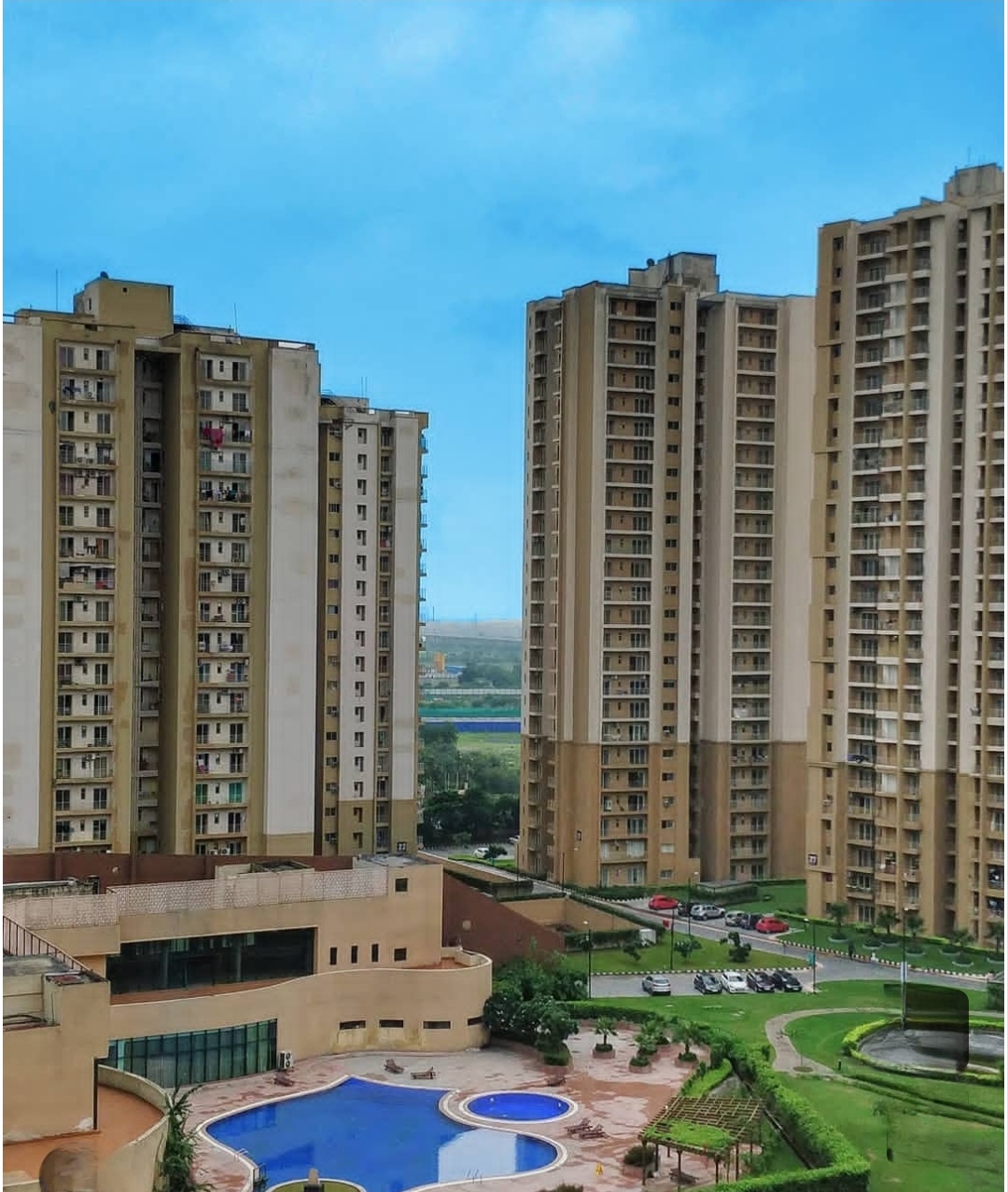 Paras Tierea : 2 BHK Flat for sale in Sector 137, Noida