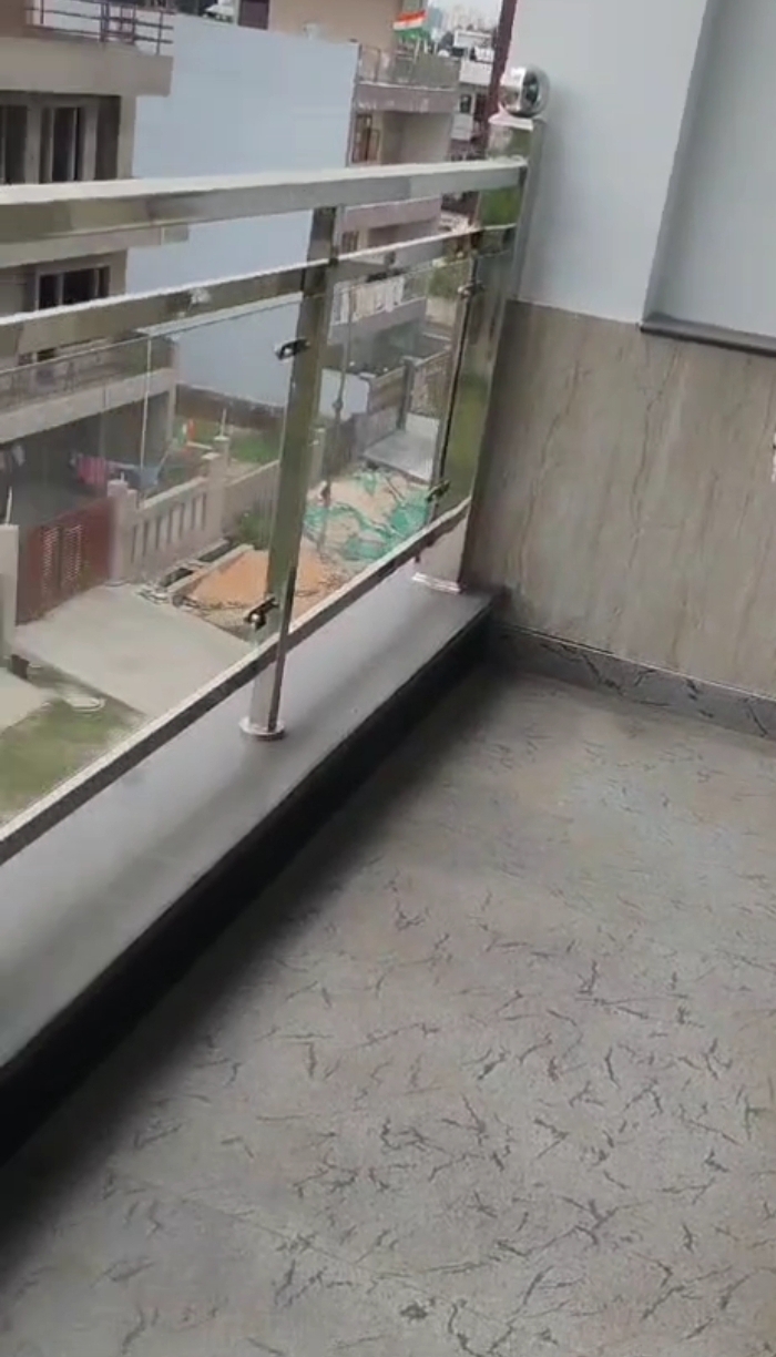 Patwari Village : 2 BHK Semi Furnished Builder Floor For Rent in Patwari