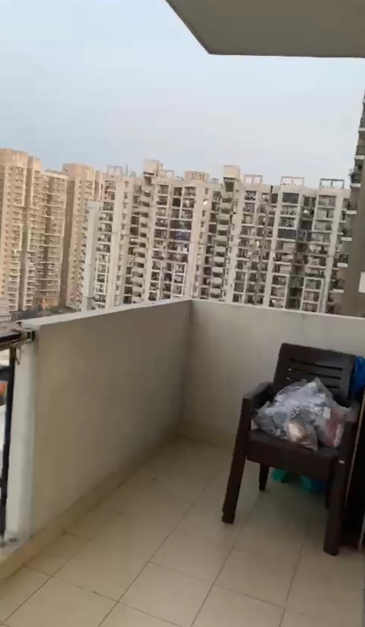 Pristine Avenue : 3BHK Semi Furnished Flat For Sell in Gaur City 2, Noida Extension