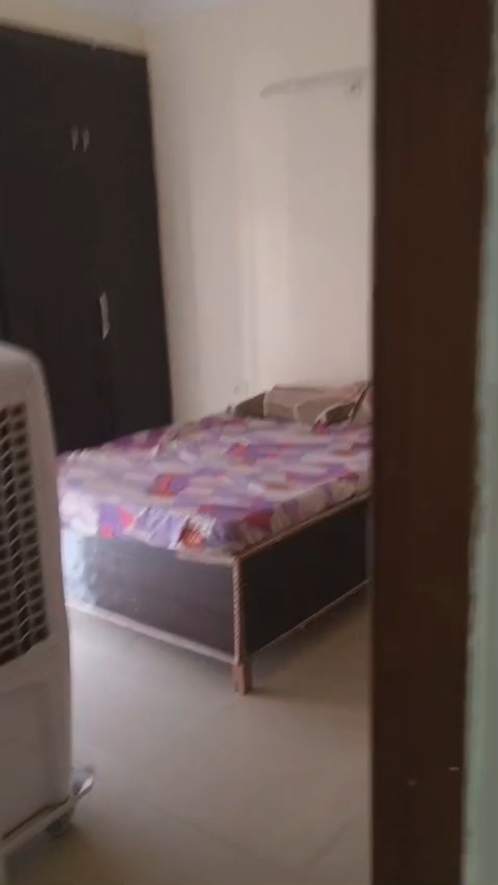 Radicon Vedantam : 1 Room in Preoccupied 2BHK Fully Furnished Flat For Rent in Sector 16C, Noida Extension