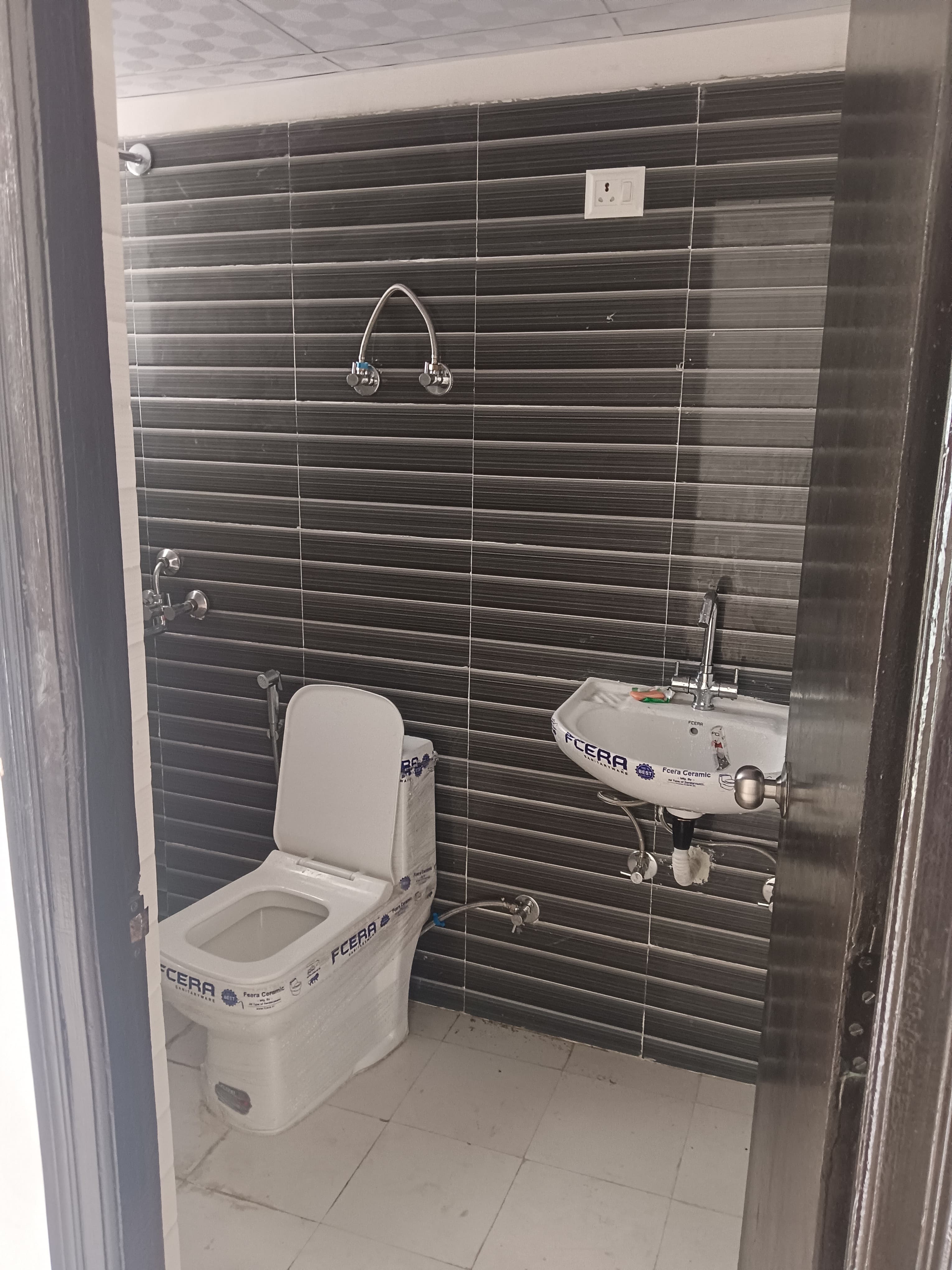 Radicon Vedantam : 3BHK Semi Furnished Flat For Rent in Sector 16C, Noida Extension