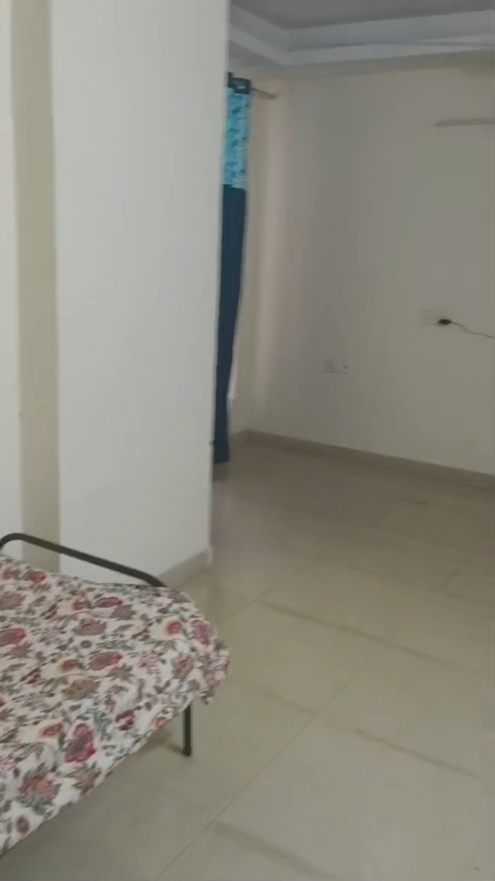 Radicon Vedantam : 1 Room in Preoccupied 2BHK Fully Furnished Flat For Rent in Sector 16C, Noida Extension
