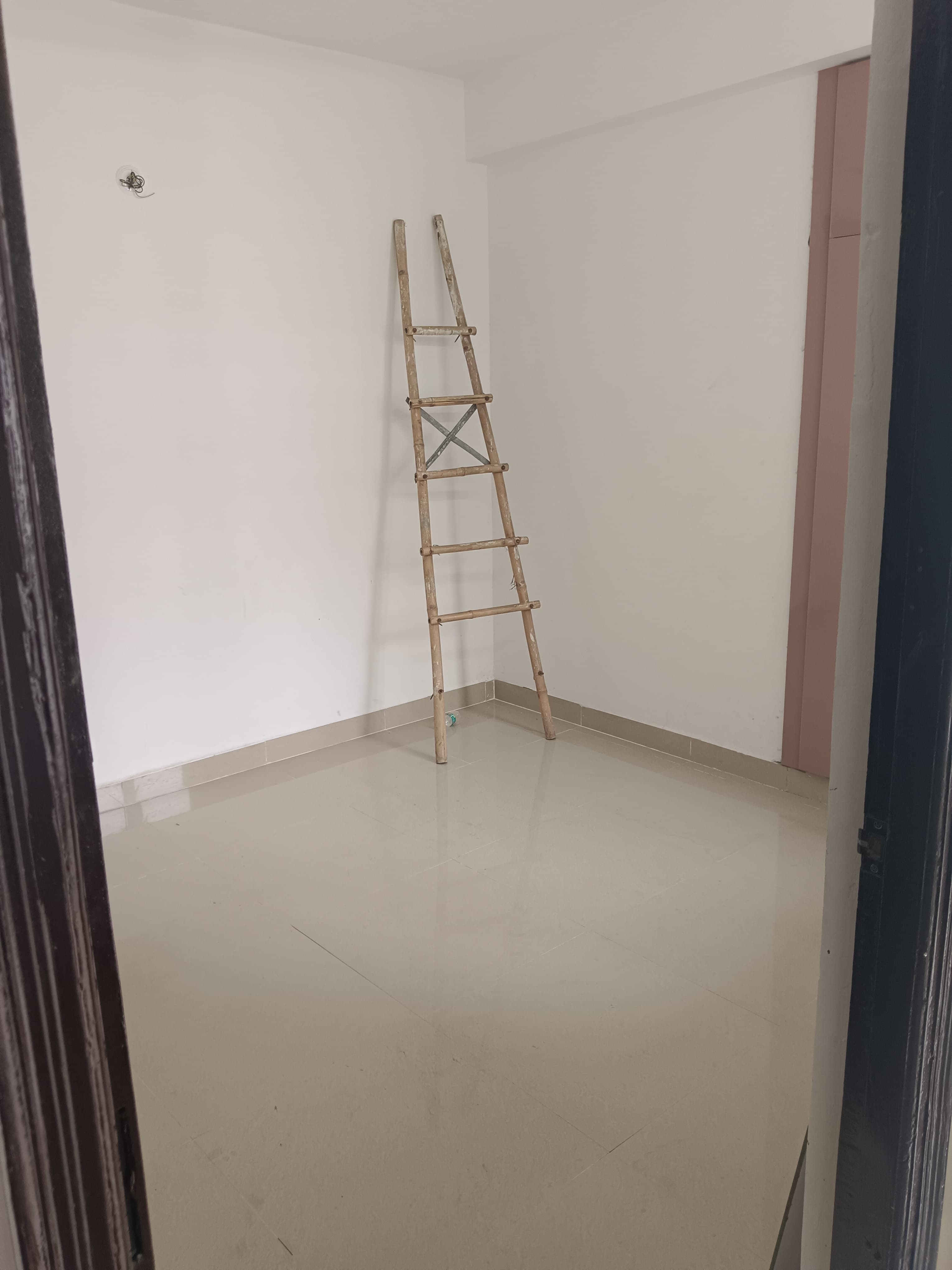 Radicon Vedantam : 3BHK Semi Furnished Flat For Rent in Sector 16C, Noida Extension