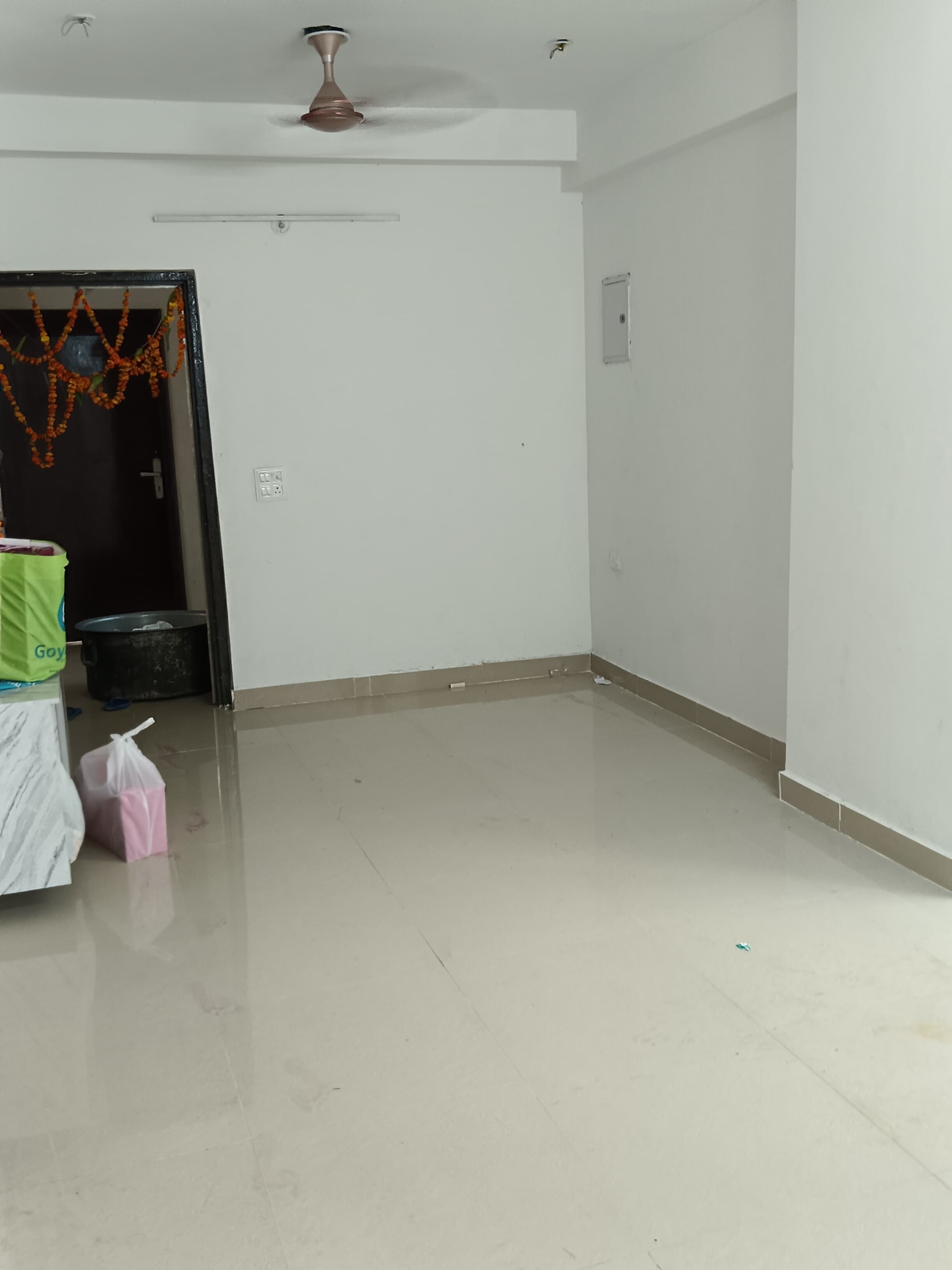 Radicon Vedantam : 3BHK Semi Furnished Flat For Rent in Sector 16C, Noida Extension