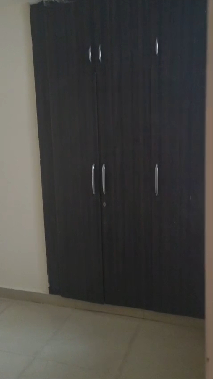Radicon Vedantam : 1 Room in Preoccupied 2BHK Fully Furnished Flat For Rent in Sector 16C, Noida Extension