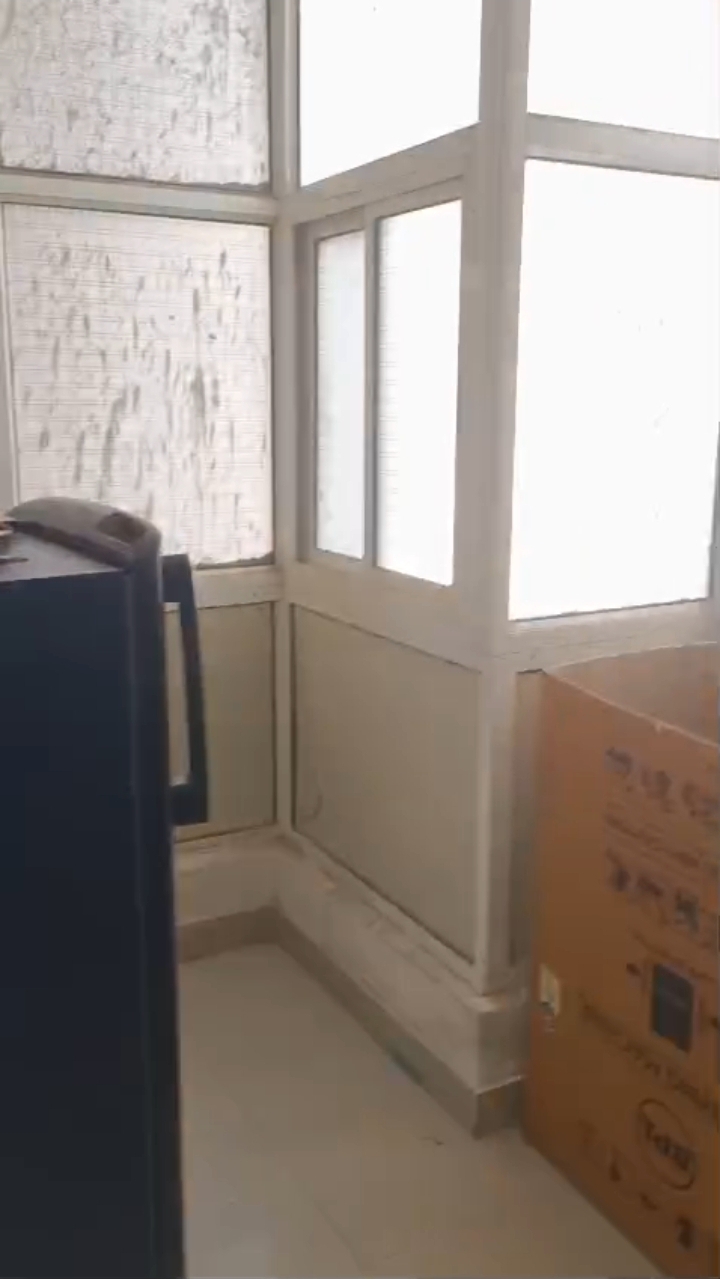 Radicon Vedantam : 1 Room in Preoccupied 2BHK Fully Furnished Flat For Rent in Sector 16C, Noida Extension