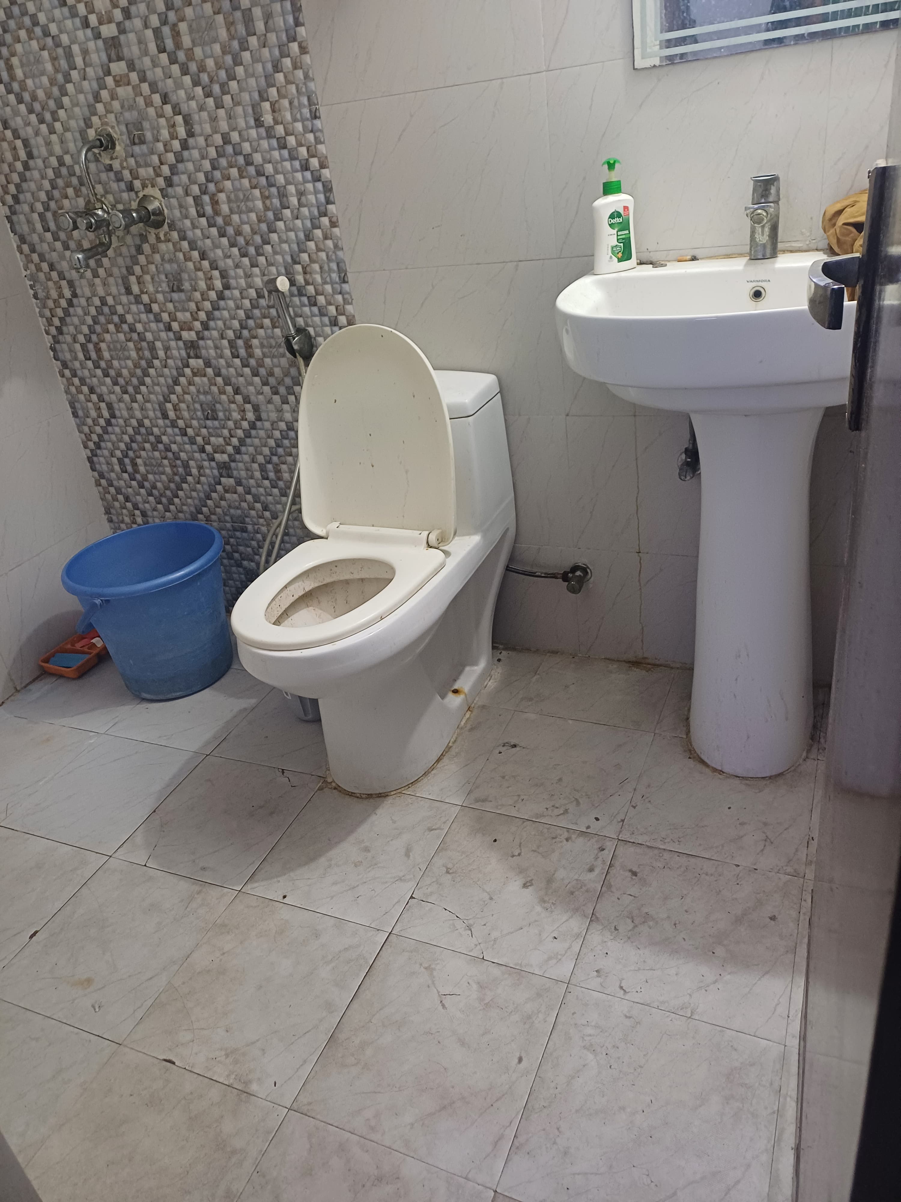 Raksha Addela : 1 Room in Pre Occupied Semi Furnished Flat For Rent in Gaur City 2, Noida Extension