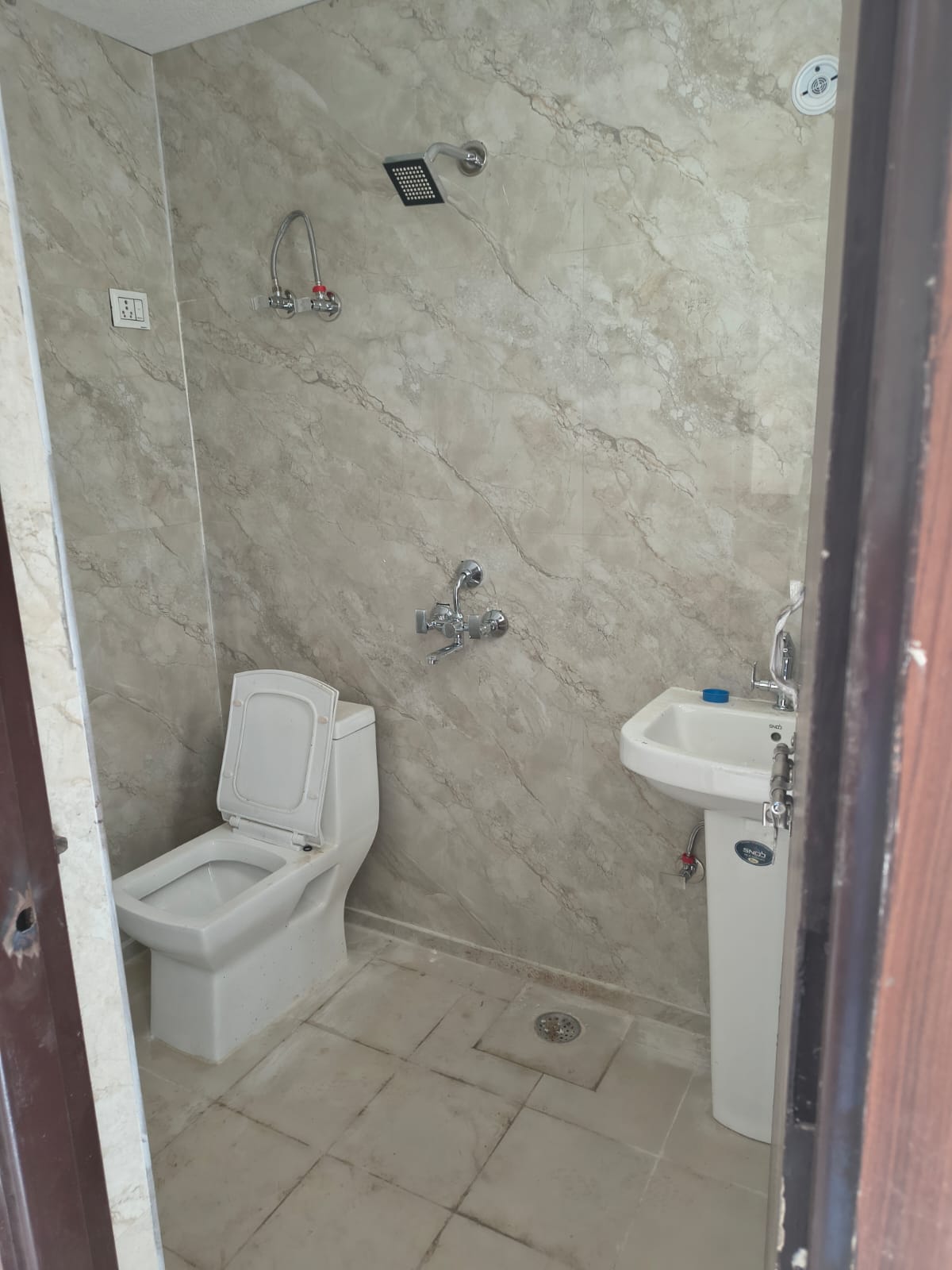 RB Edifice : 4 BHK Semi Furnished Flat For Sell in Sector 1, Noida Extension, Bisrakh Jalalpur