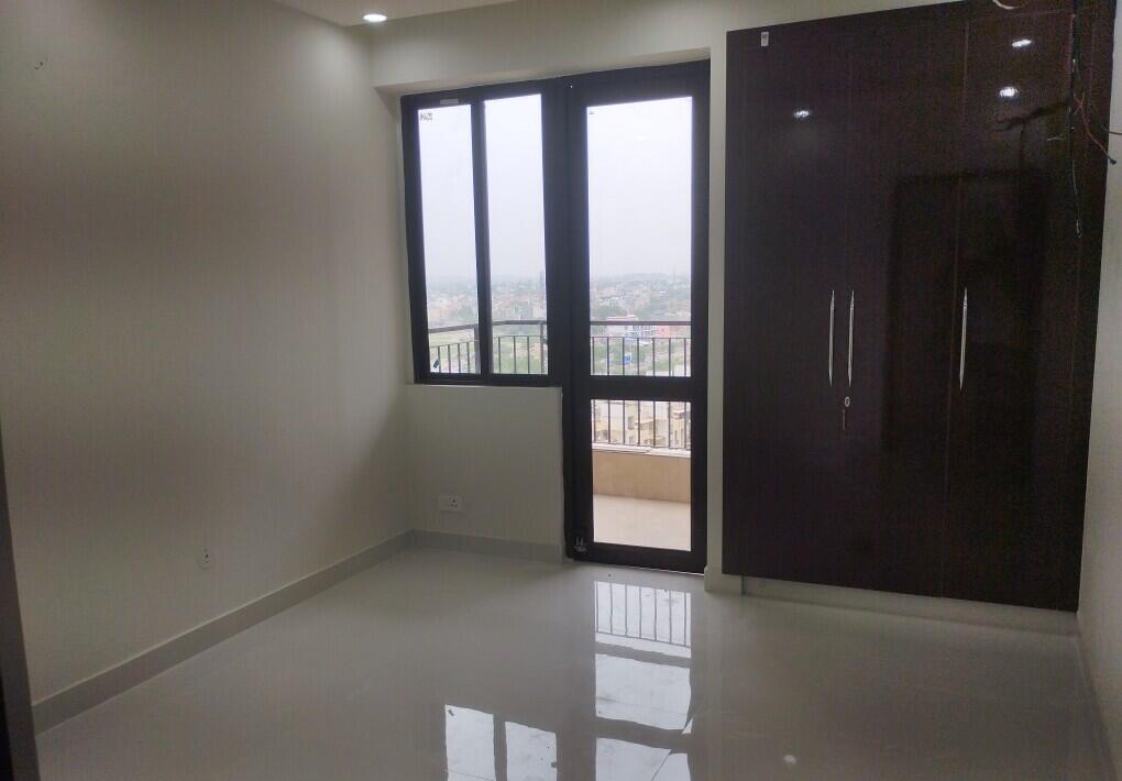 RG Luxury Homes : 3 BHK Semi Furnished Flat Available for Rent in Sector 16B, Noida Extension 