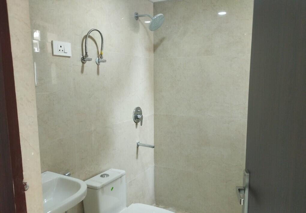 RG Luxury Homes : 3 BHK Semi Furnished Flat Available for Rent in Sector 16B, Noida Extension 