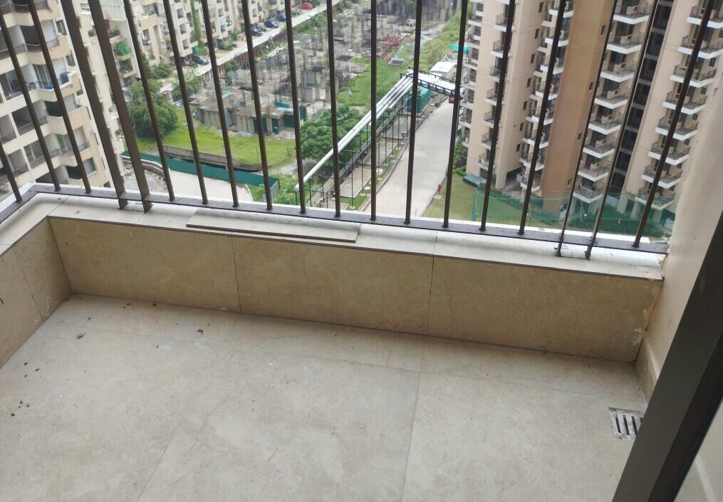 RG Luxury Homes : 3 BHK Semi Furnished Flat Available for Rent in Sector 16B, Noida Extension 