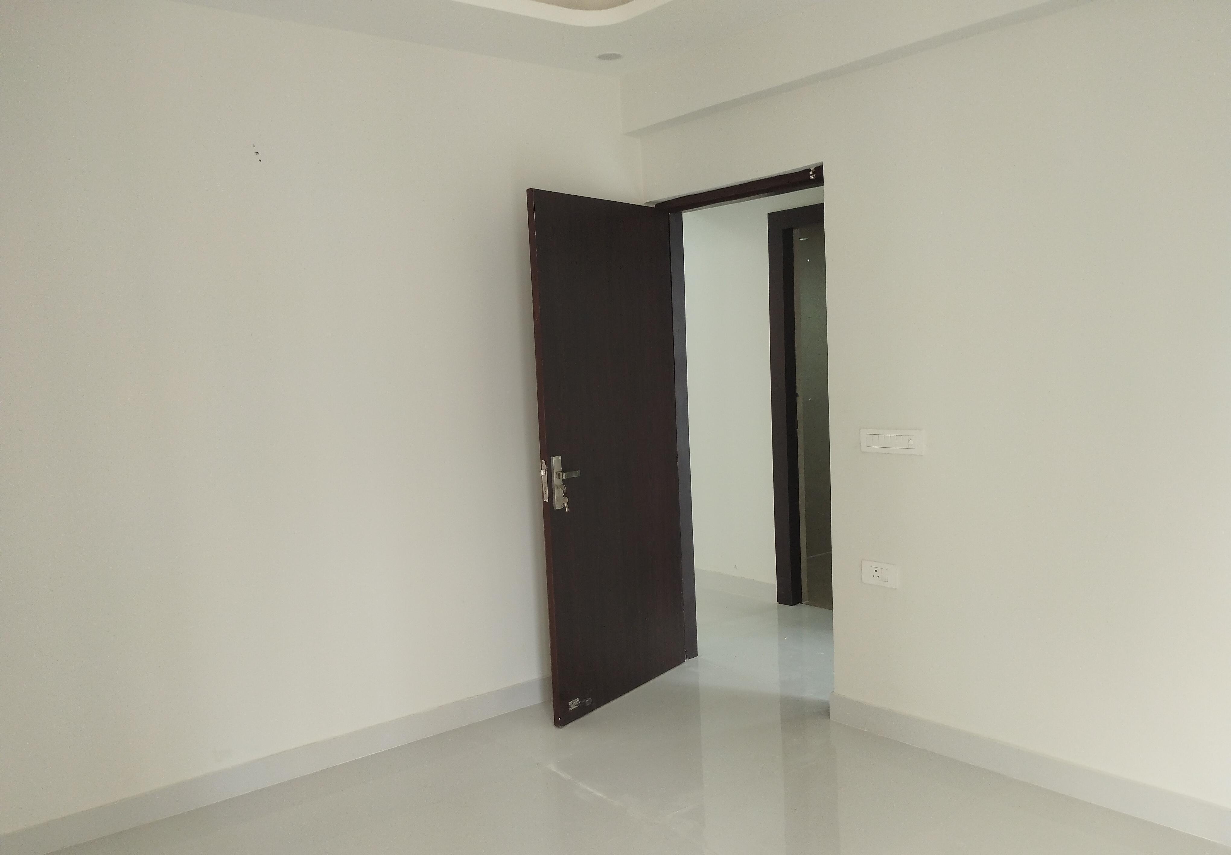 RG Luxury Homes : 3 BHK Semi Furnished Flat Available for Rent in Sector 16B, Noida Extension 