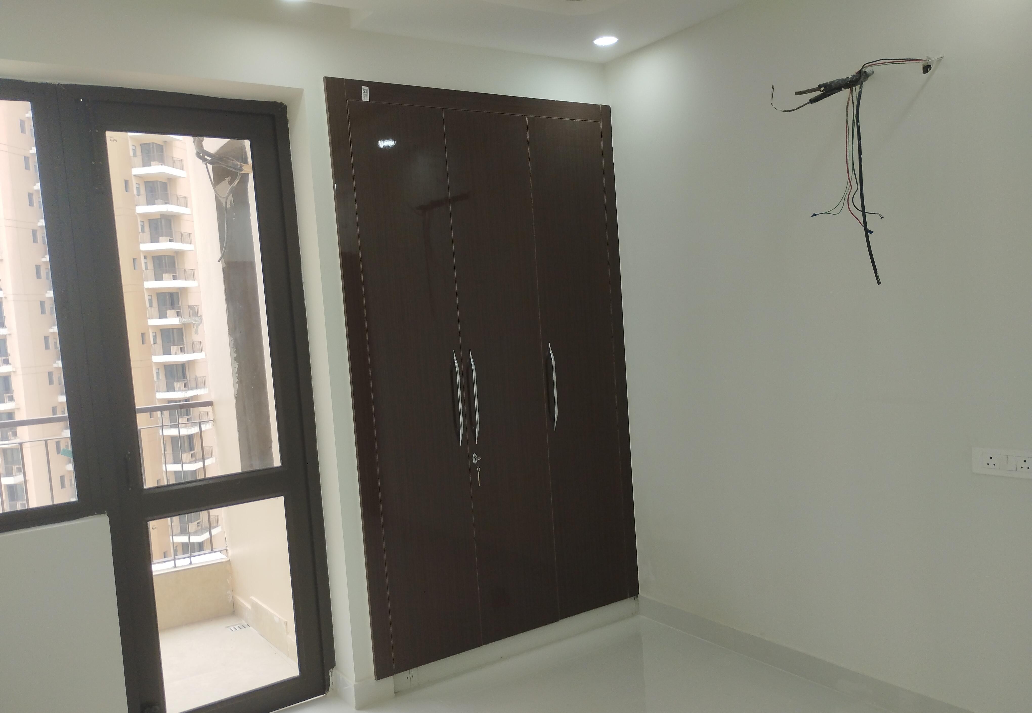 RG Luxury Homes : 3 BHK Semi Furnished Flat Available for Rent in Sector 16B, Noida Extension 
