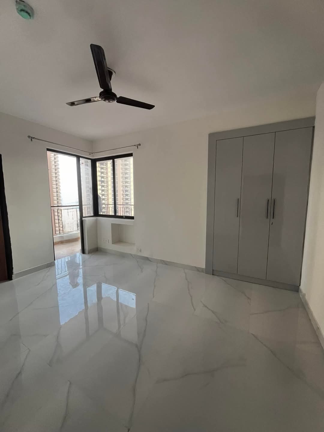 RG Luxury Homes : 3 BHK Flat for sale in Sector 16B, Noida Extension