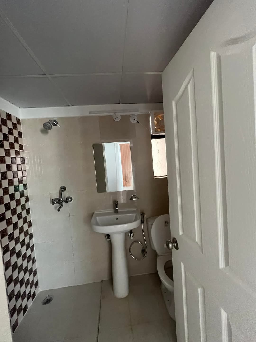 RG Luxury Homes : 3 BHK Flat for sale in Sector 16B, Noida Extension
