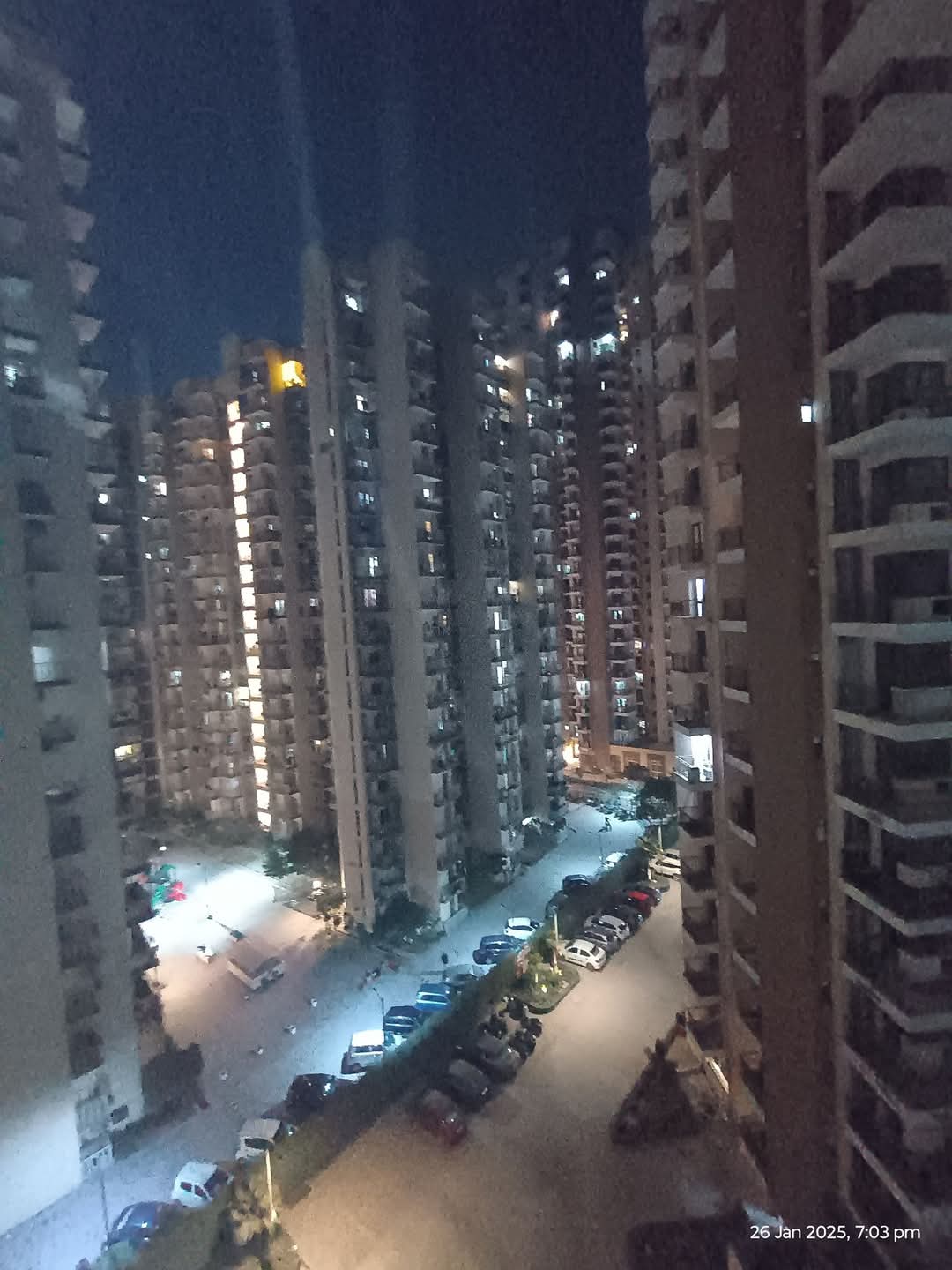 RG Luxury Homes : 3 BHK Semi-Furnished Flat for Rent in Sector 16B, Noida Extension
