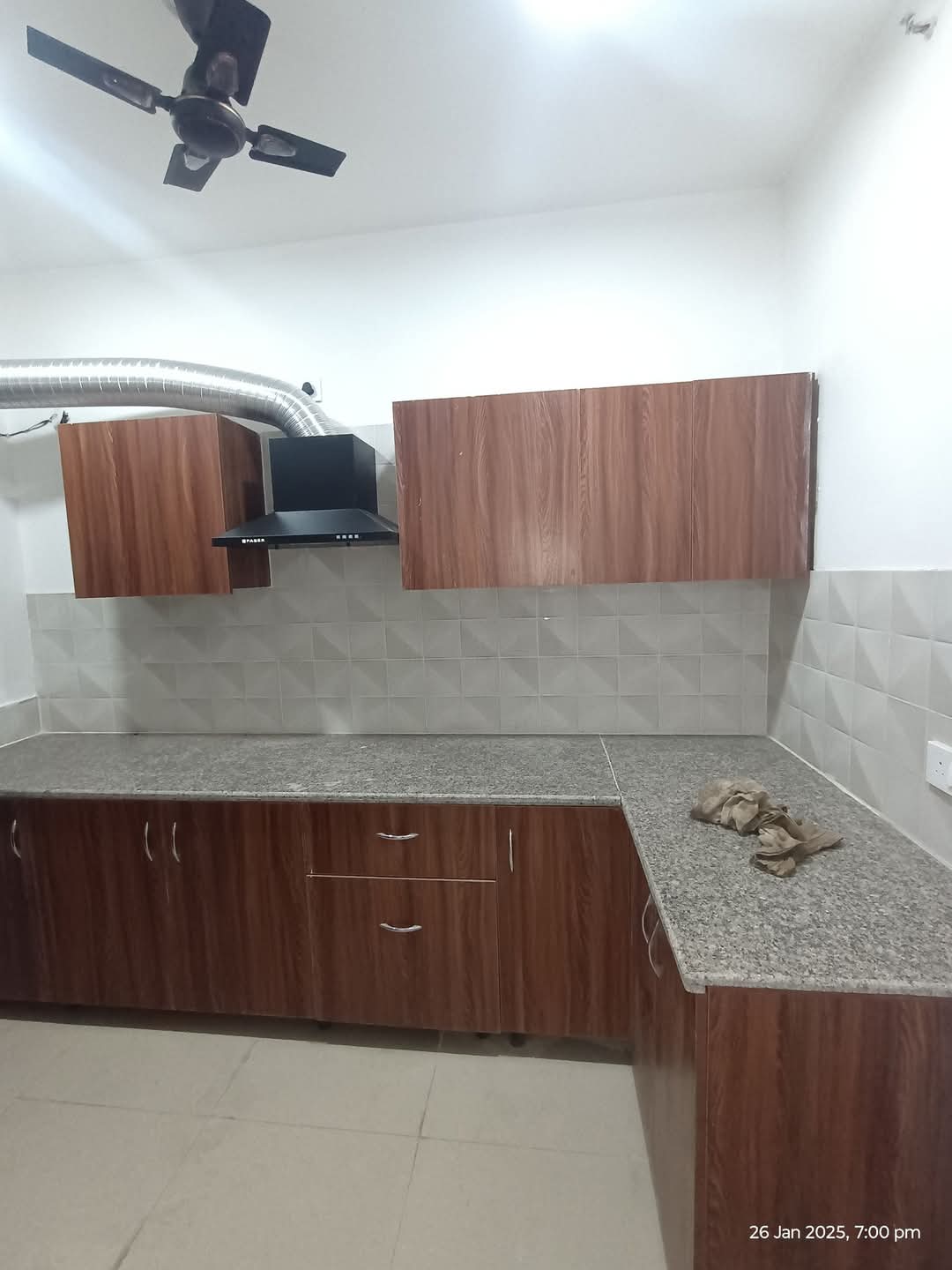 RG Luxury Homes : 3 BHK Semi-Furnished Flat for Rent in Sector 16B, Noida Extension