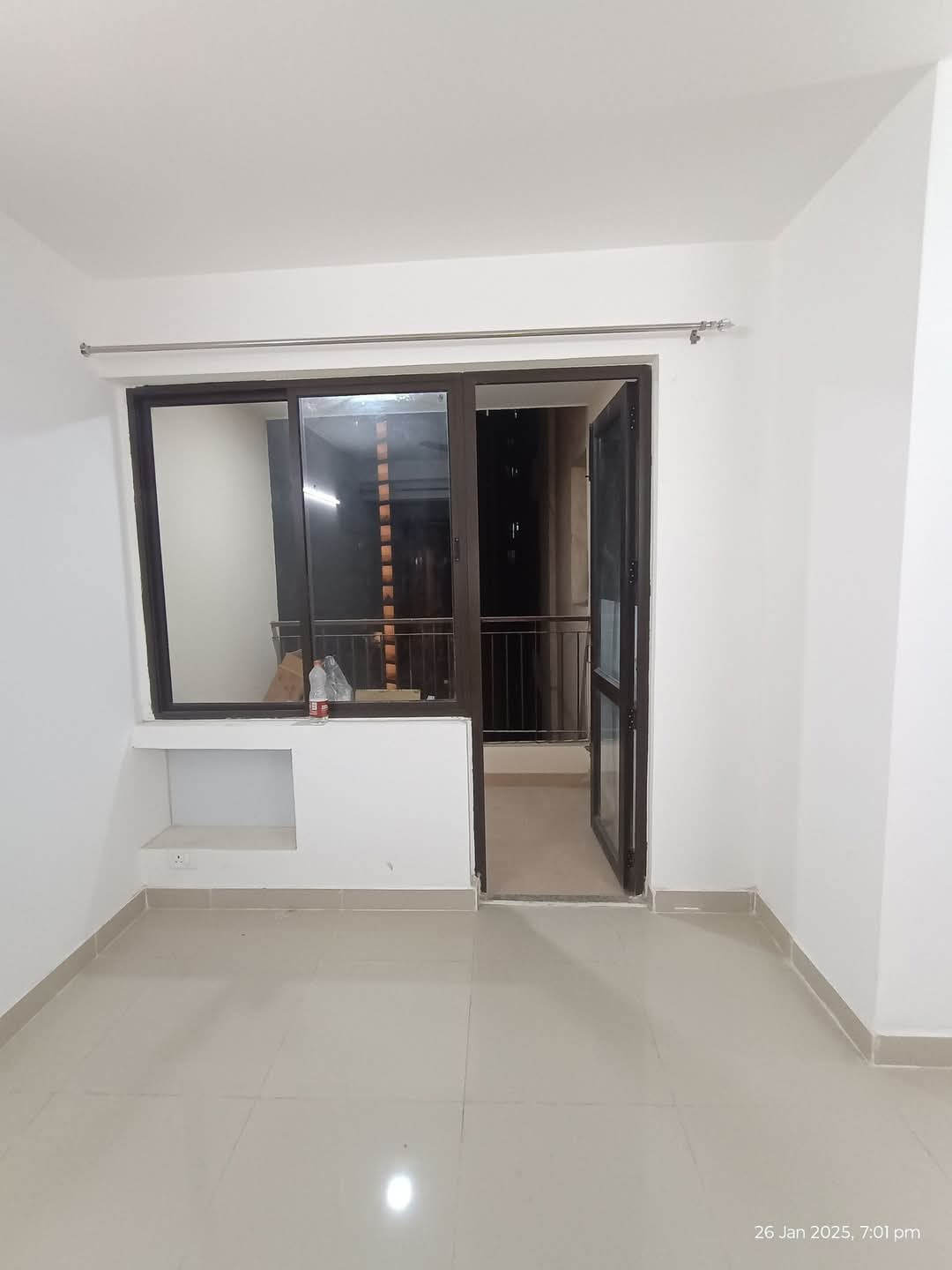 RG Luxury Homes : 3 BHK Semi-Furnished Flat for Rent in Sector 16B, Noida Extension