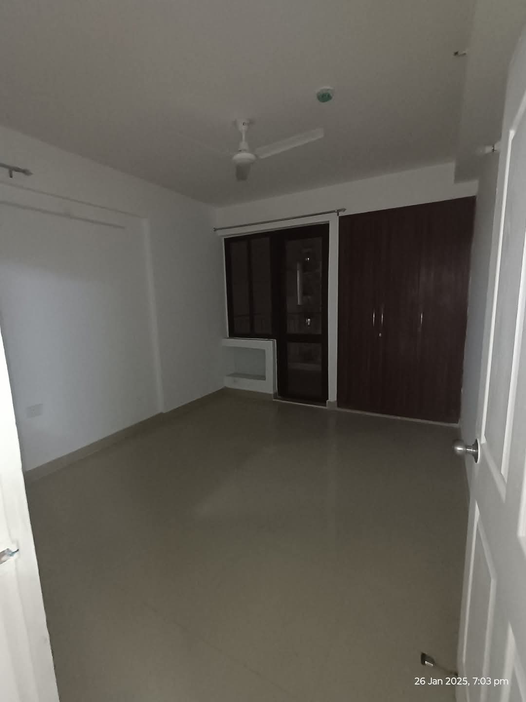RG Luxury Homes : 3 BHK Semi-Furnished Flat for Rent in Sector 16B, Noida Extension