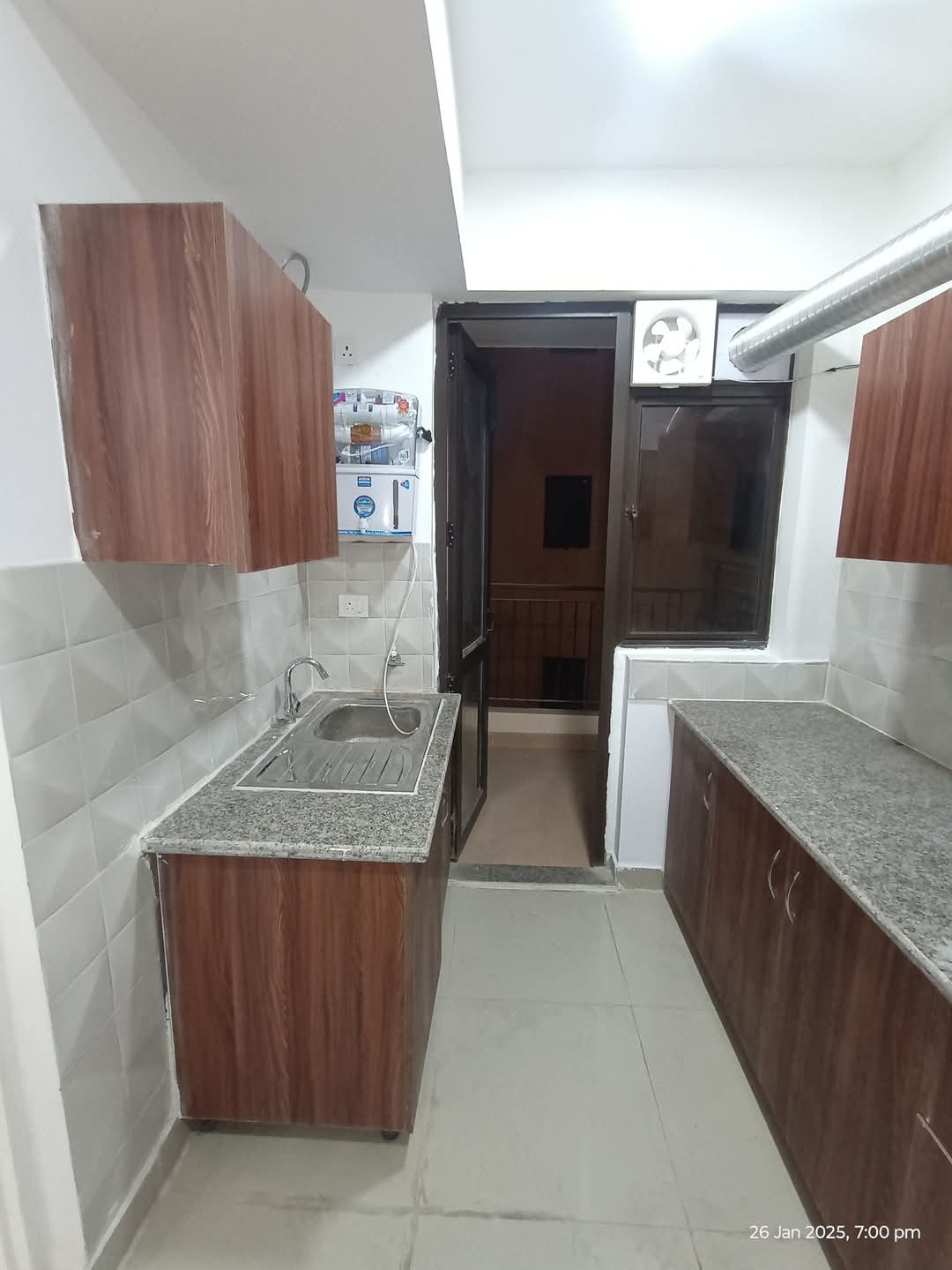 RG Luxury Homes : 3 BHK Semi-Furnished Flat for Rent in Sector 16B, Noida Extension